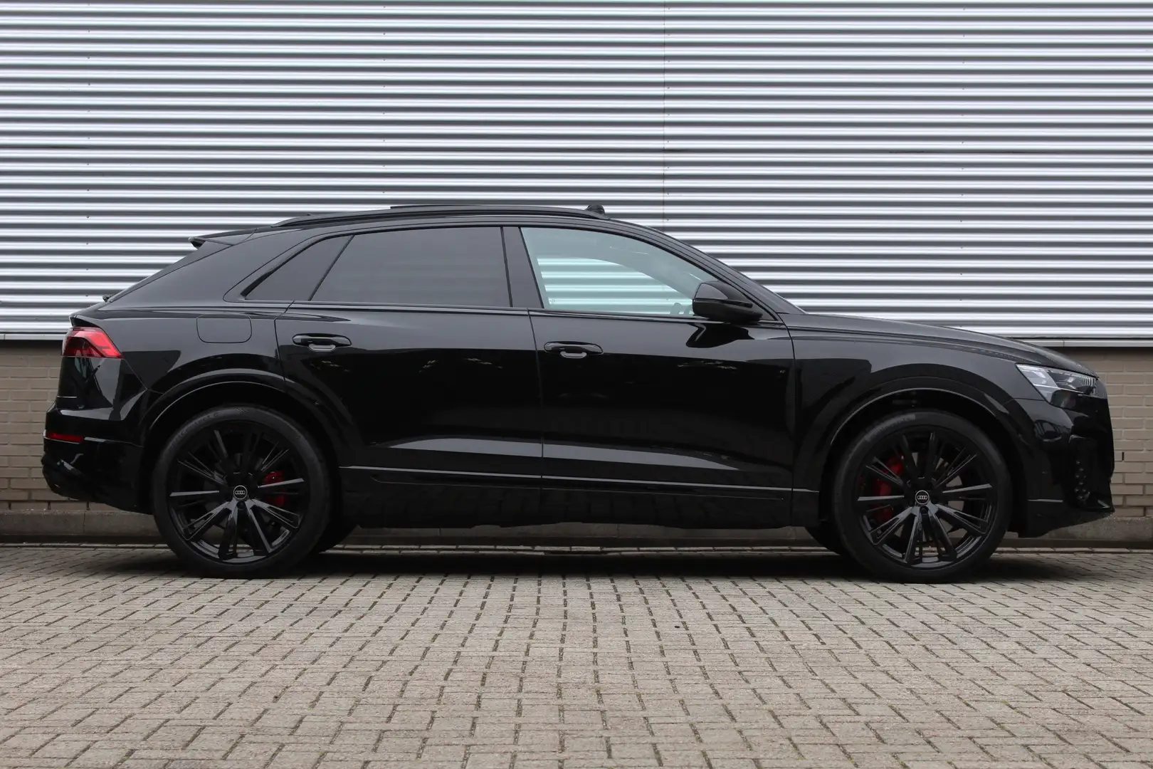 Audi Q8 60 TFSI e 490PK quattro Pro Line S Competition | V Zwart - 2