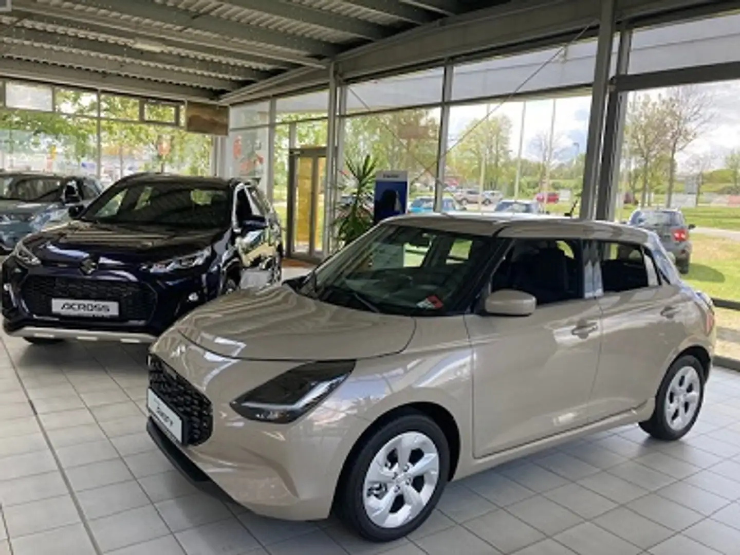 Suzuki Swift 1,2 Comfort Hybrid Beige - 1