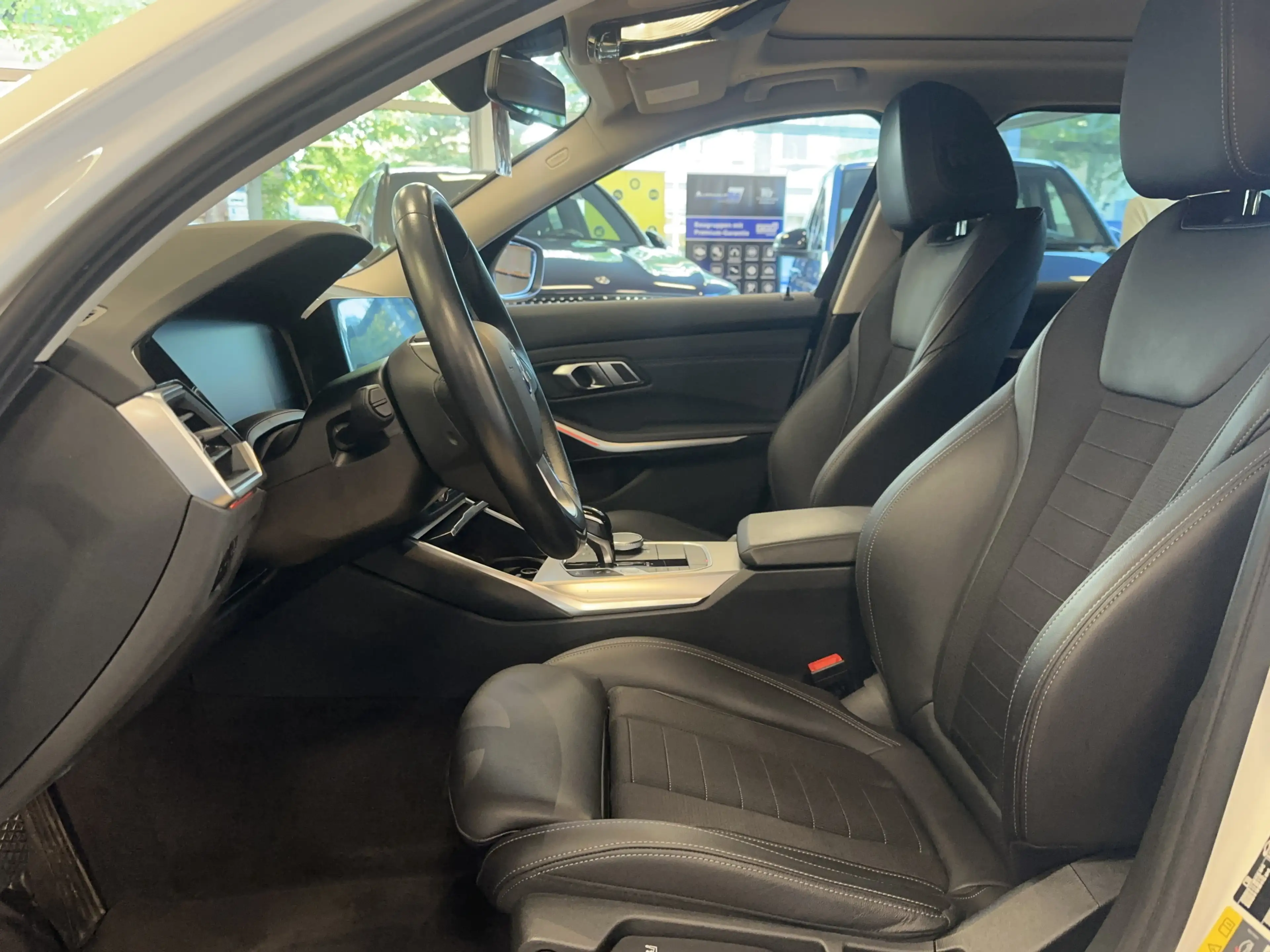 BMW 320 Plug-In*AHK*ACC*Pano*ST-heiz*Ambiente*Leder* — photo 13
