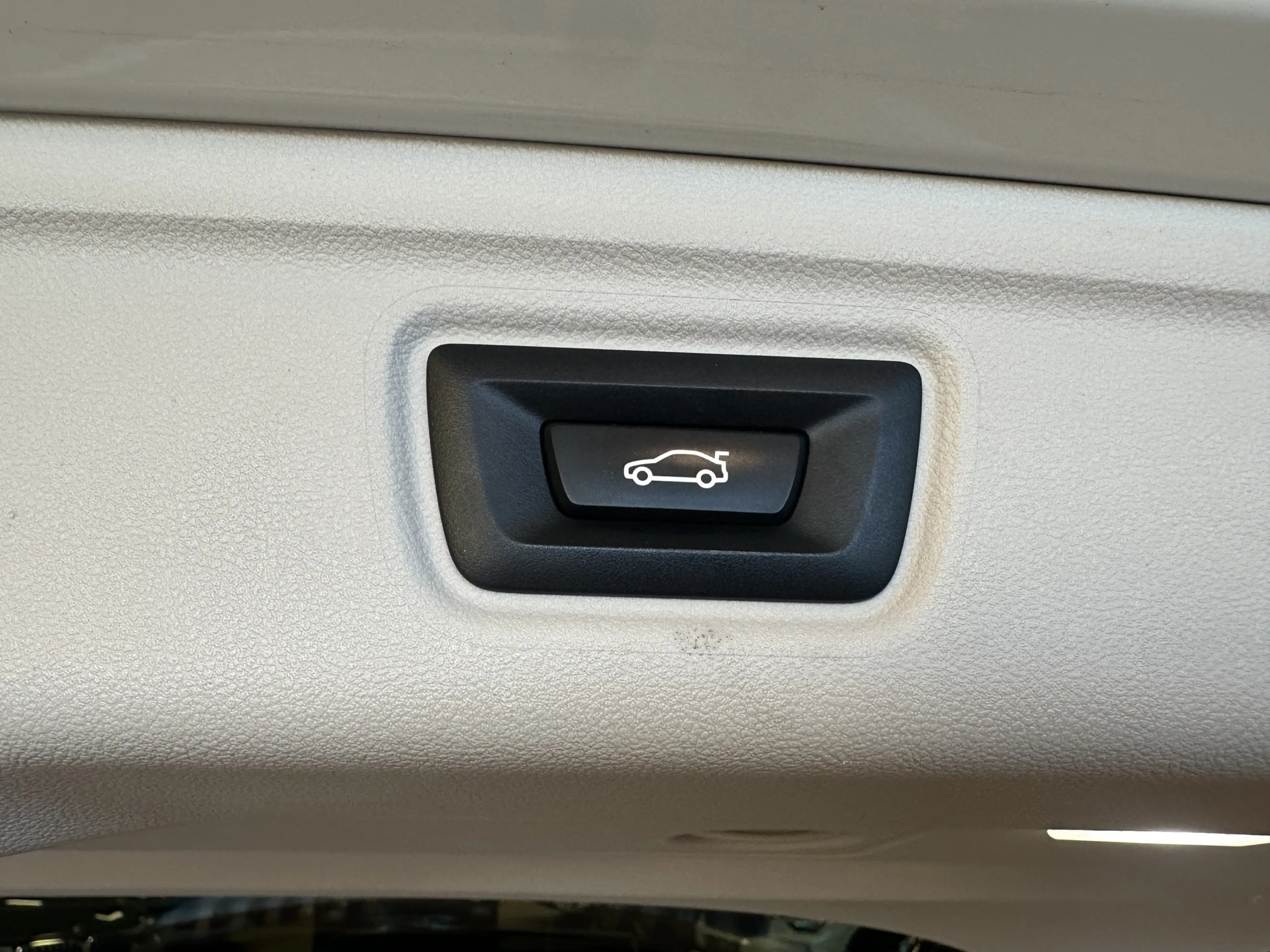 BMW 320 Plug-In*AHK*ACC*Pano*ST-heiz*Ambiente*Leder* — photo 9