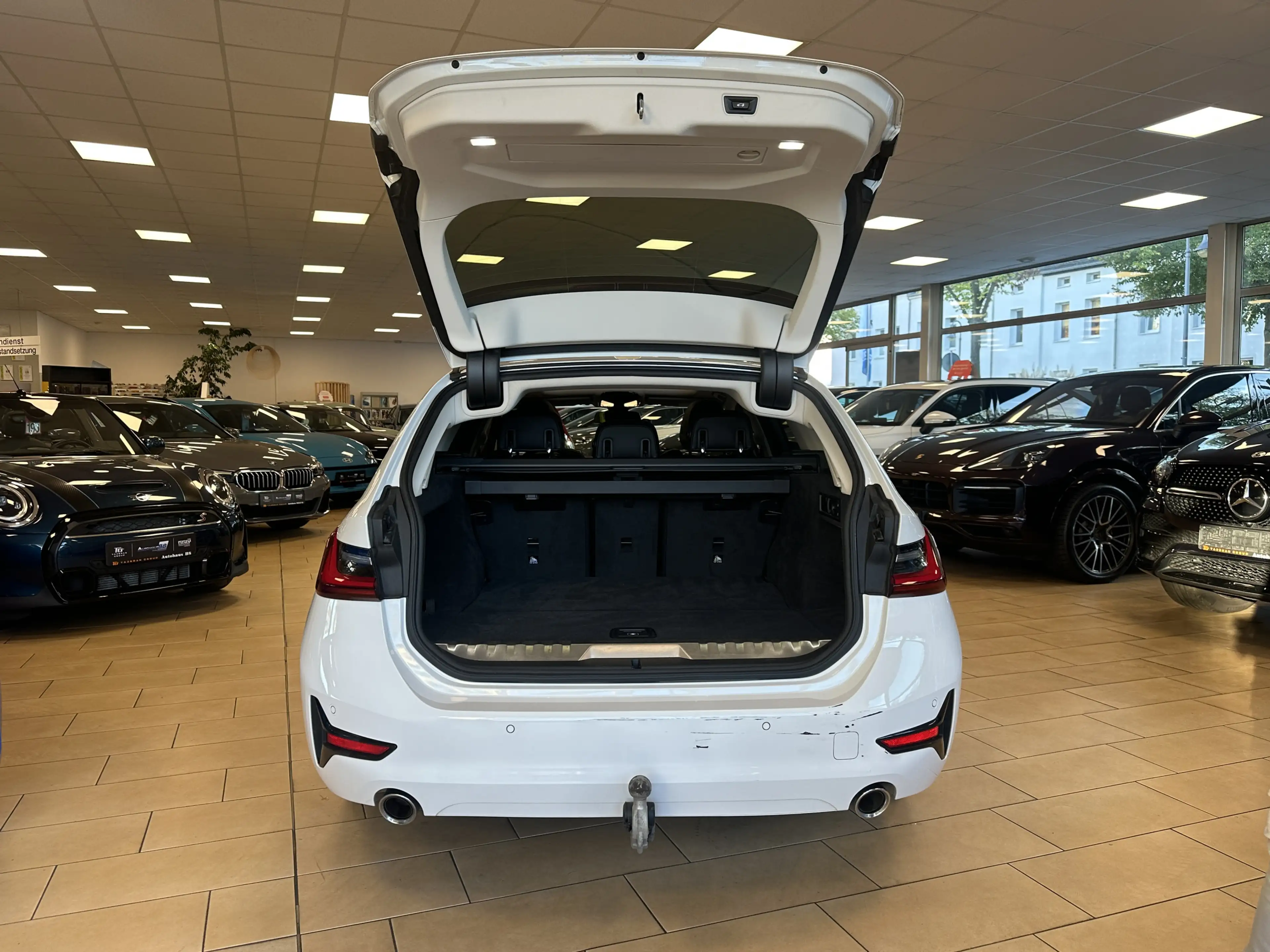 BMW 320 Plug-In*AHK*ACC*Pano*ST-heiz*Ambiente*Leder* — photo 7