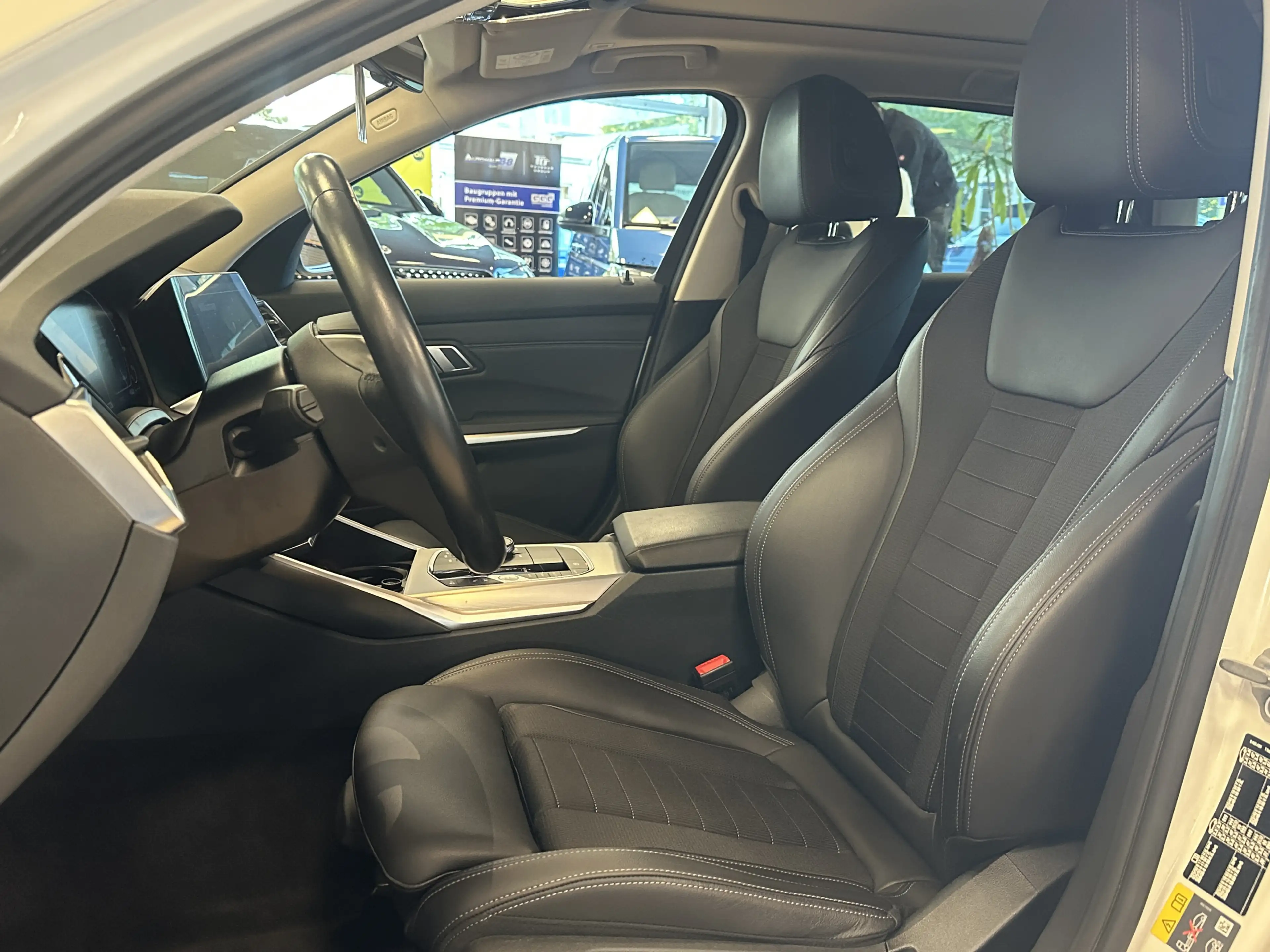 BMW 320 Plug-In*AHK*ACC*Pano*ST-heiz*Ambiente*Leder* — photo 14