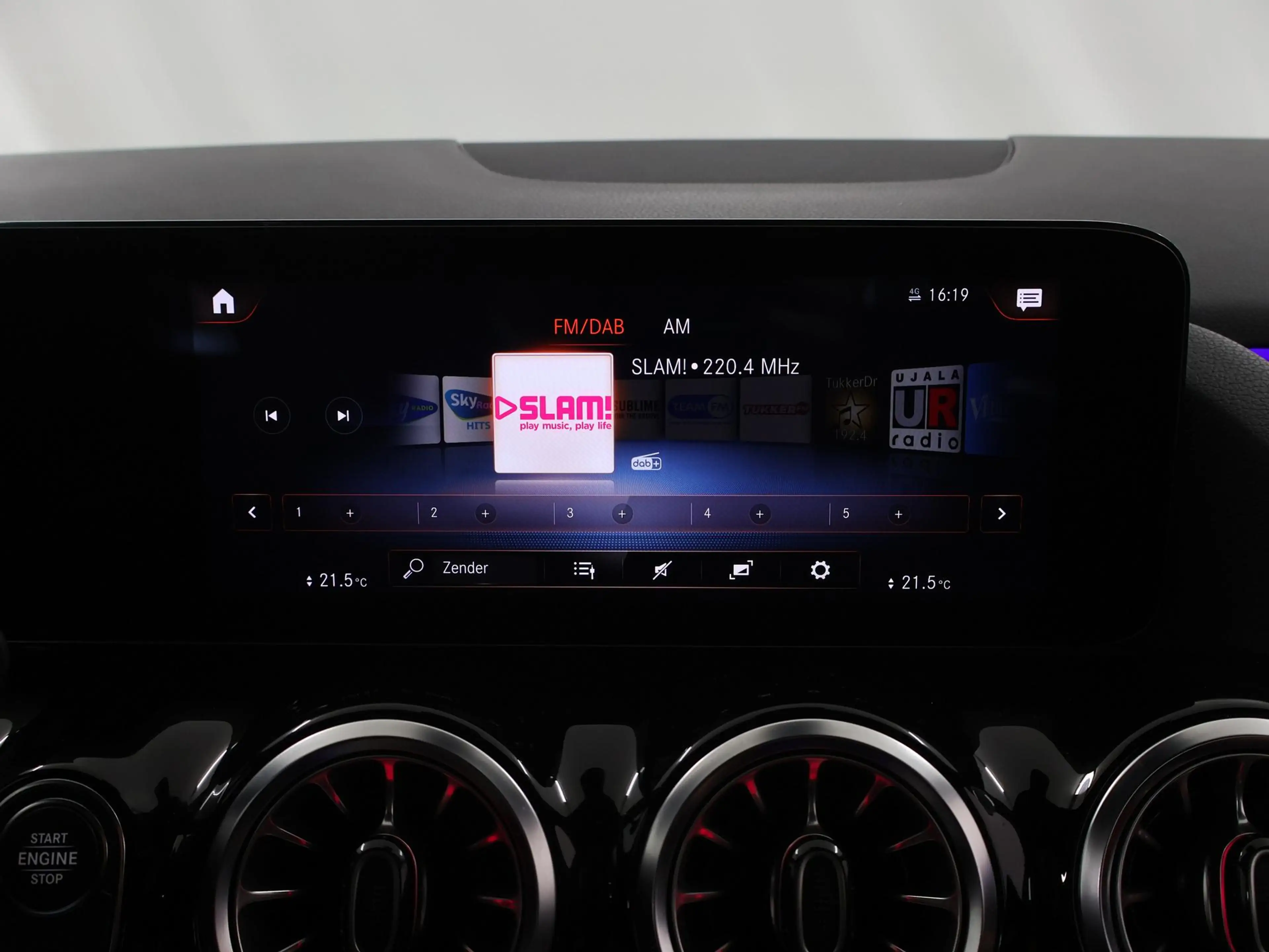Mercedes-Benz GLA 250 e AMG Line | Night | Distronic | Keyless | — photo 14