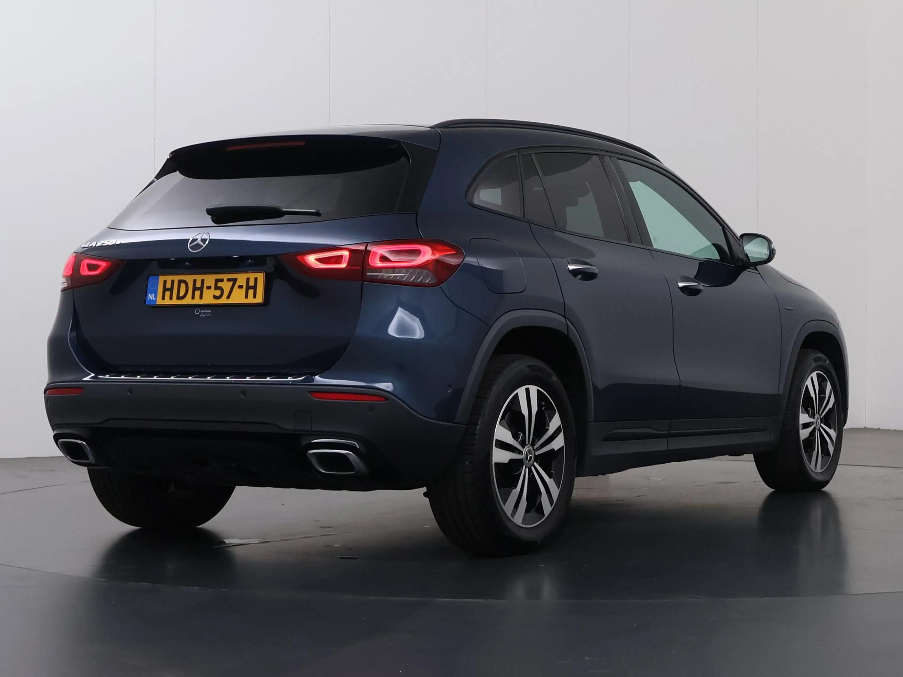 Mercedes-Benz GLA 250 e AMG Line | Night | Distronic | Keyless | — photo 2