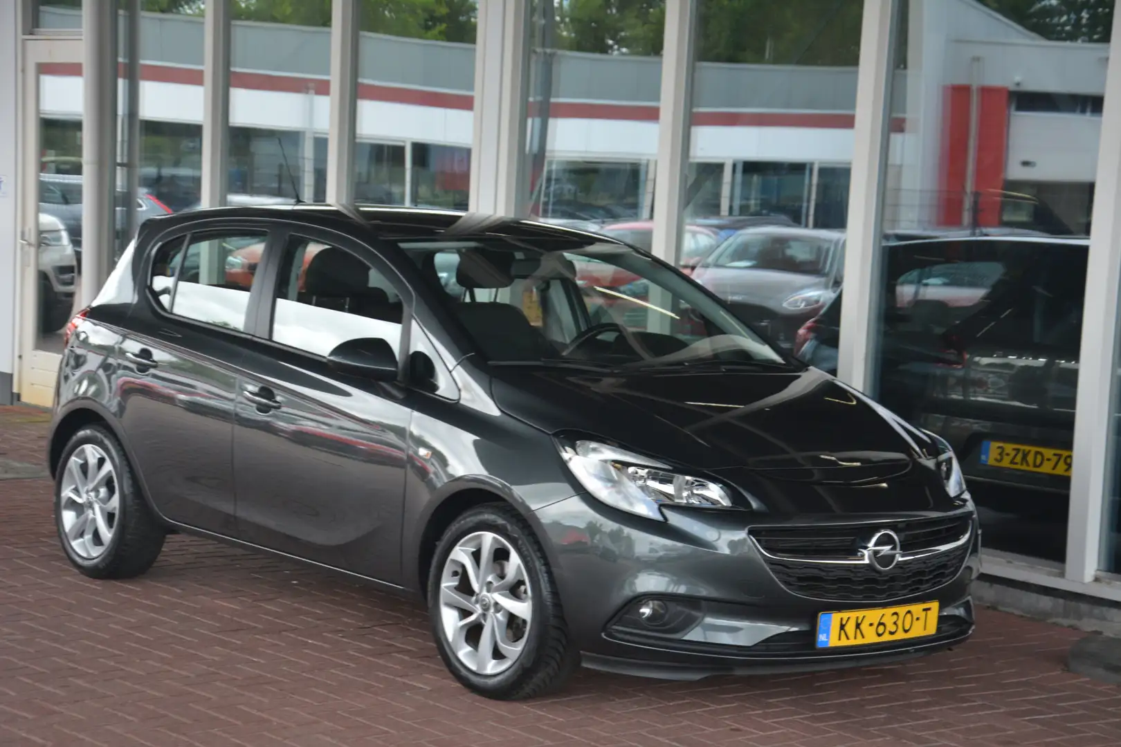 Opel Corsa 1.4 Edition Nederlandse auto 87938 NAP laatste beu Gris - 2