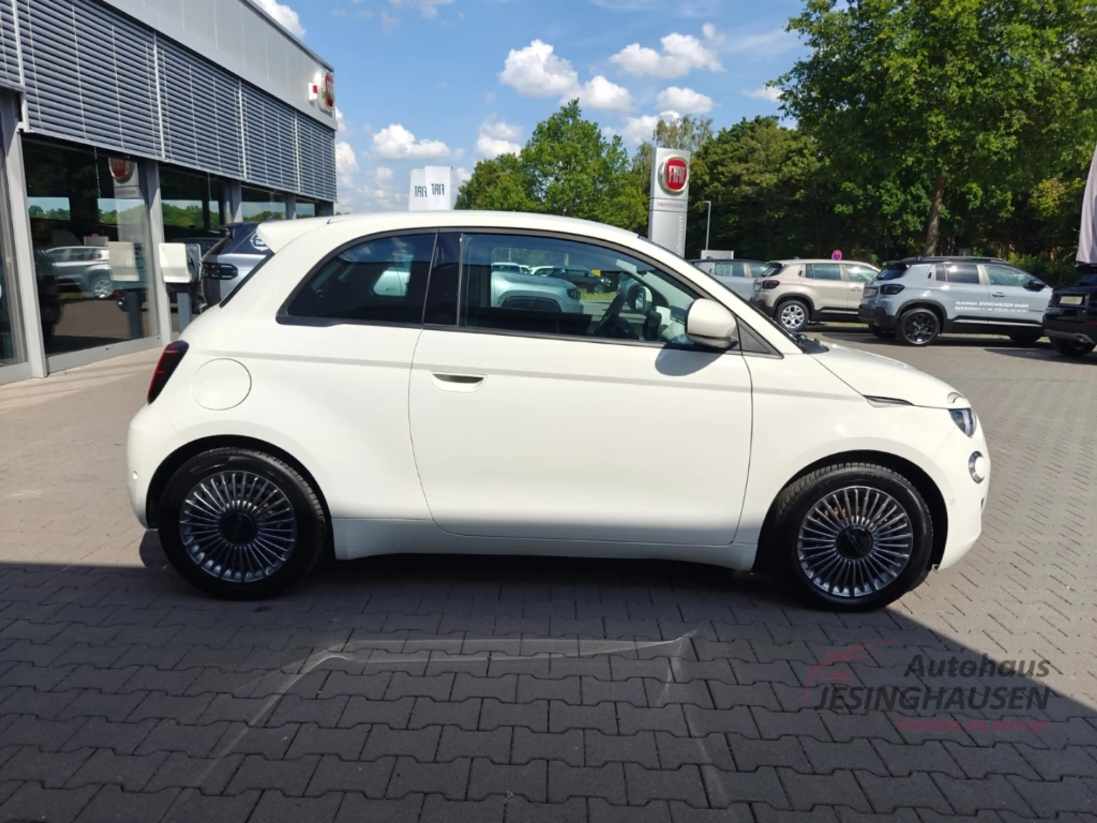 Fiat 500e WinterP.+Allwetter+360°PDC +RFK+Apple Carplay+Fahr — photo 4