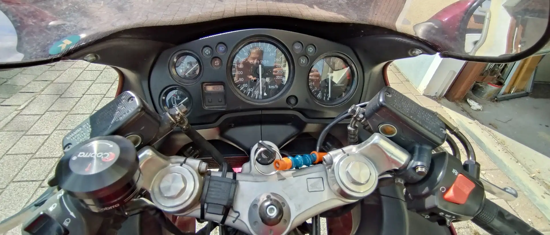 Honda CBR 1100 XX Червоний - 2