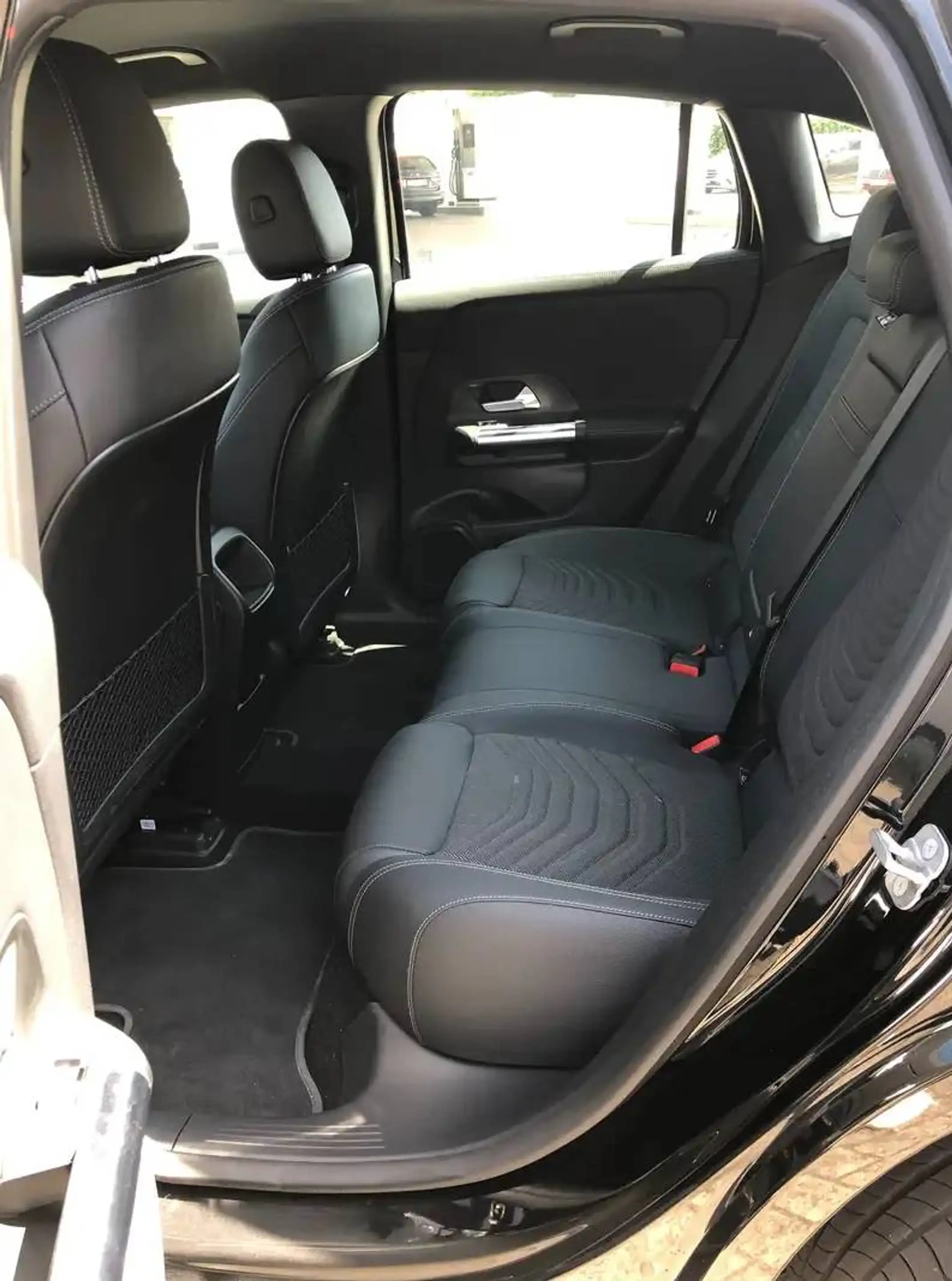 Mercedes-Benz EQA 250 EQA 250+ 70.5 kW Accu Business Line, Sfeerverlichting, Camera, Winter pack, Carplay — photo 4