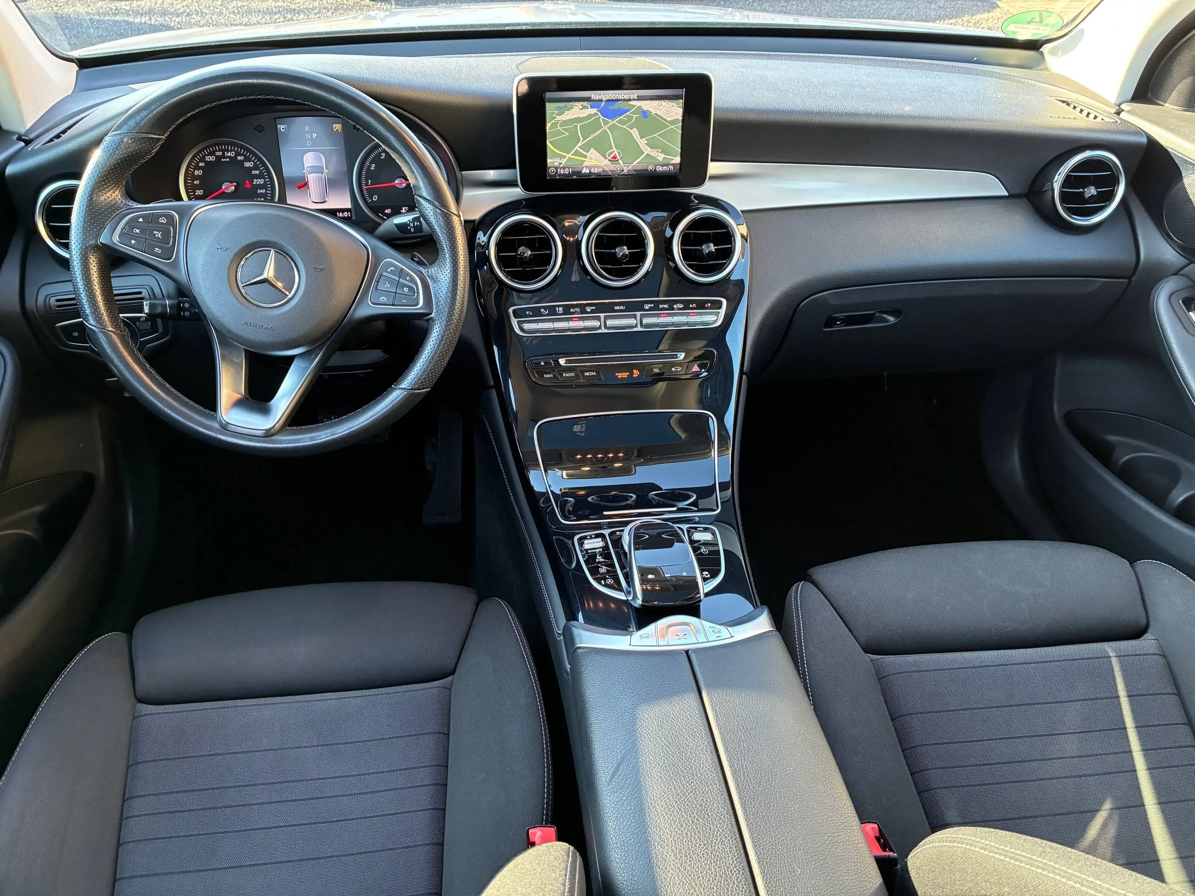 Mercedes-Benz GLC 250 4Matic| LED|SHZ| Panorama| Kamera — photo 12