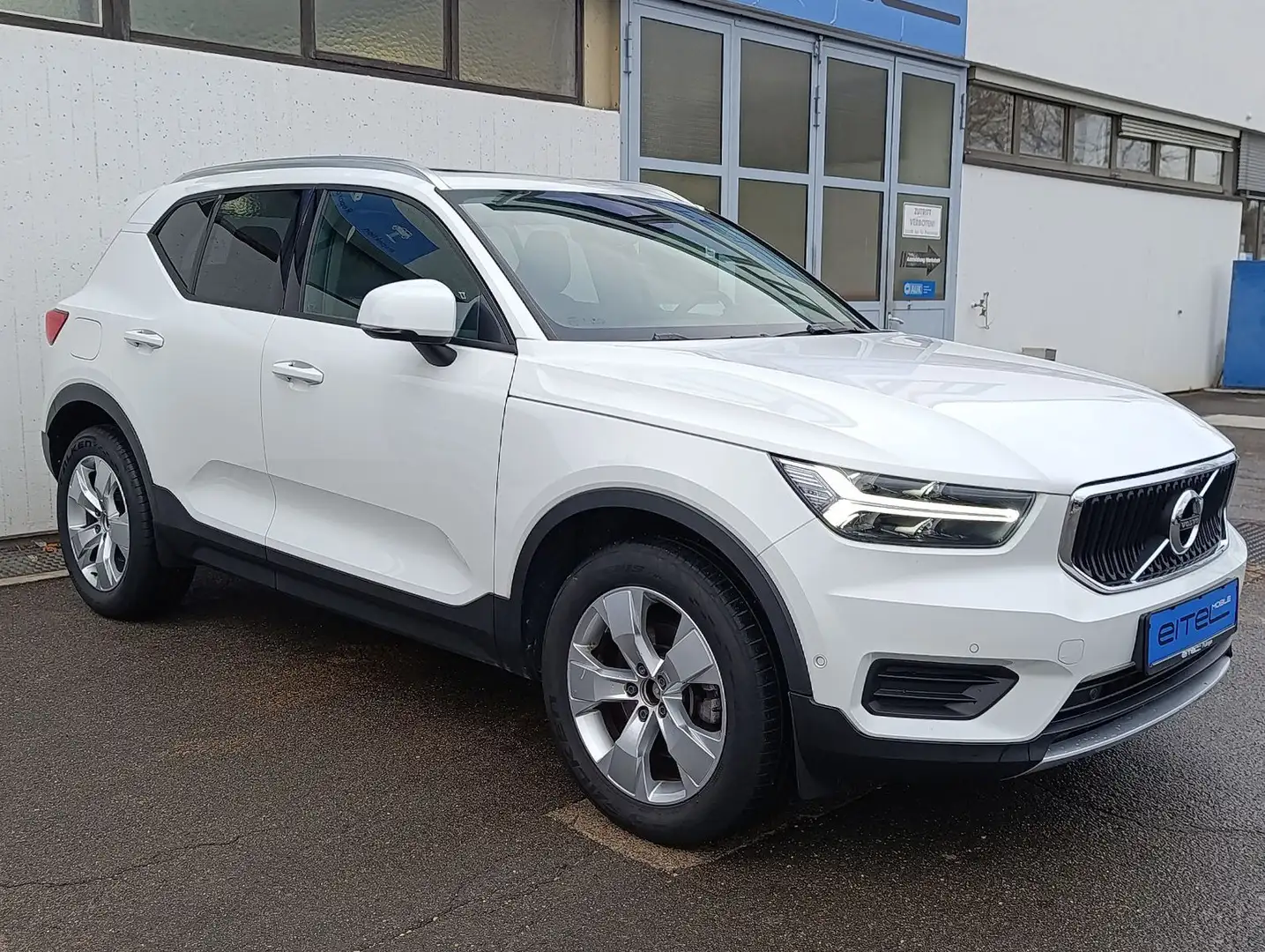 Volvo XC40 Momentum AWD Panorama Standheizung LED Navi Weiß - 2