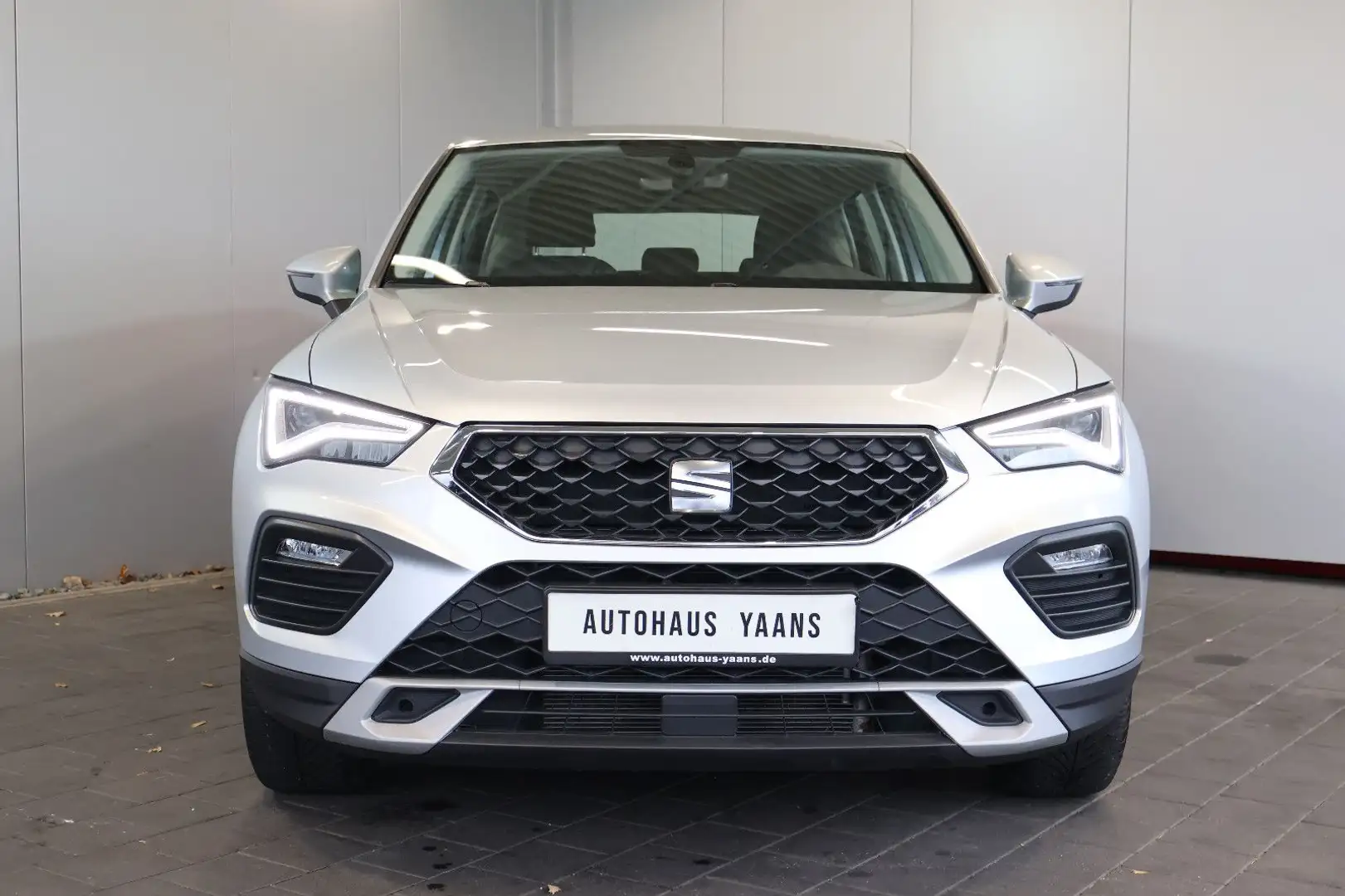 SEAT Ateca 1.5 TSI Style AID+CARPLAY+LED+17"+AHK Silber - 2