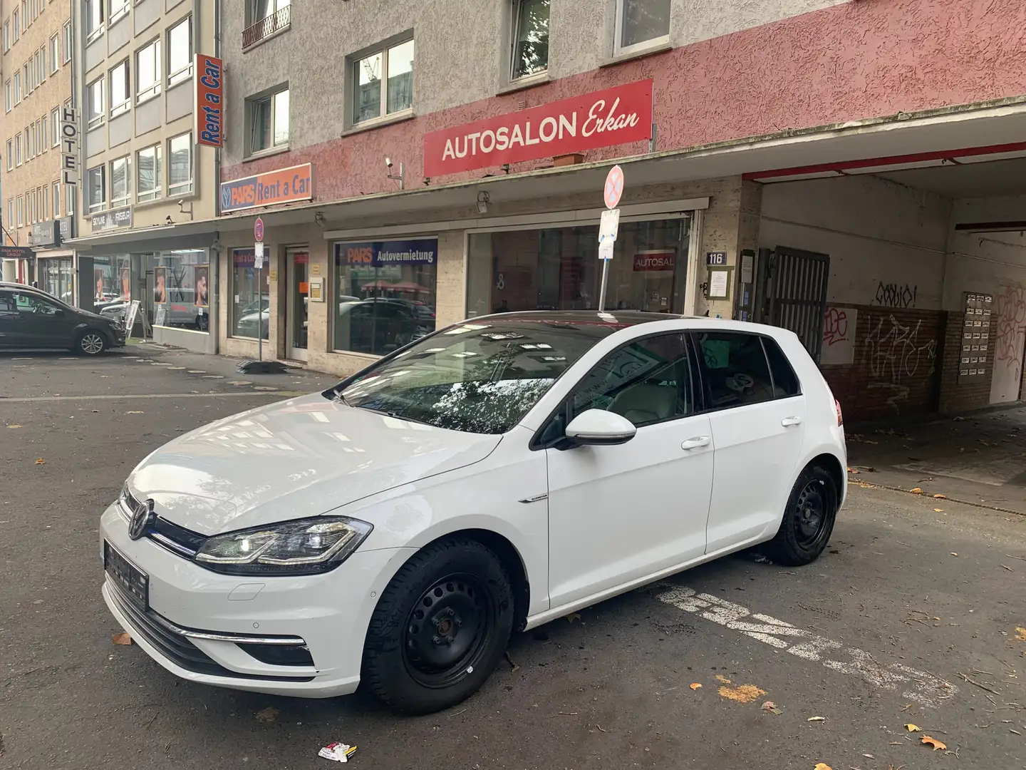 Volkswagen Golf Highline BlueMotion 1,5 TGI DSG PAN SSD LEDER NAVI Weiß - 1