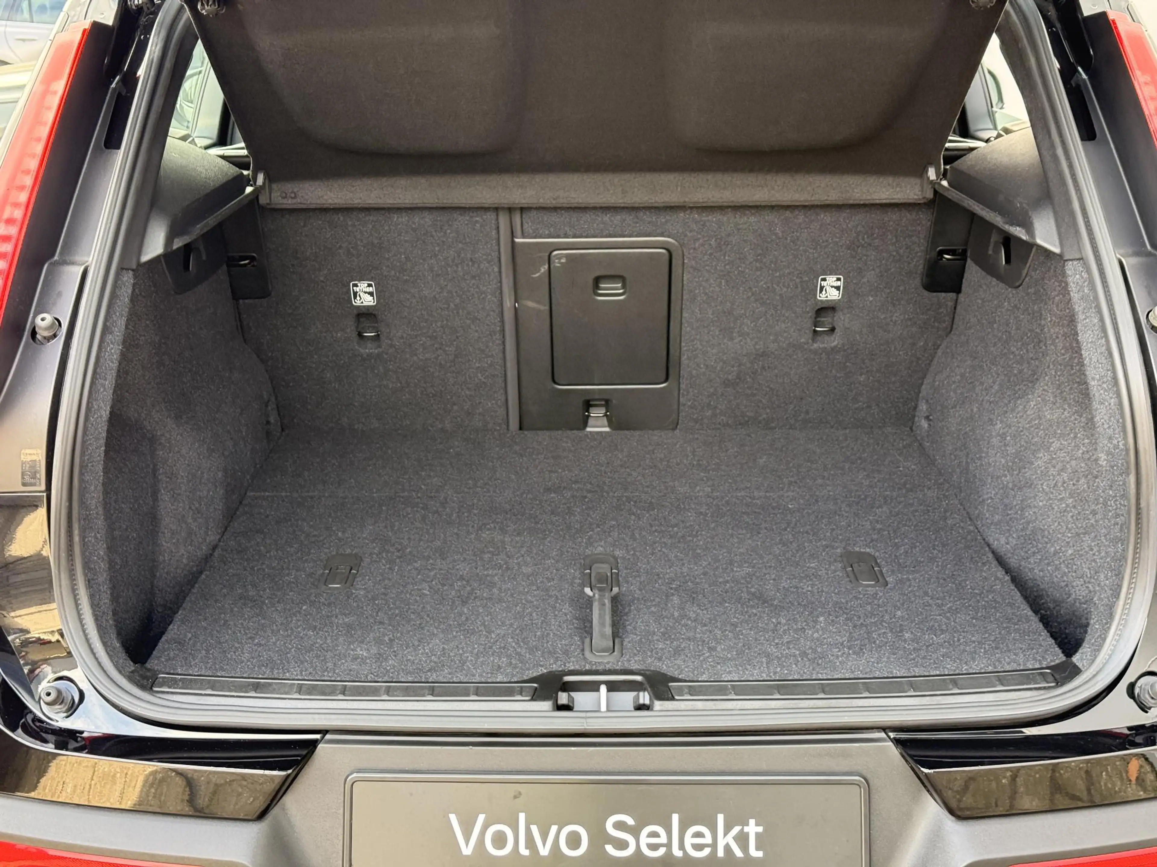 Volvo EX40 Single Motor Extended Range Plus 82 kWh | Trekhaak — photo 12