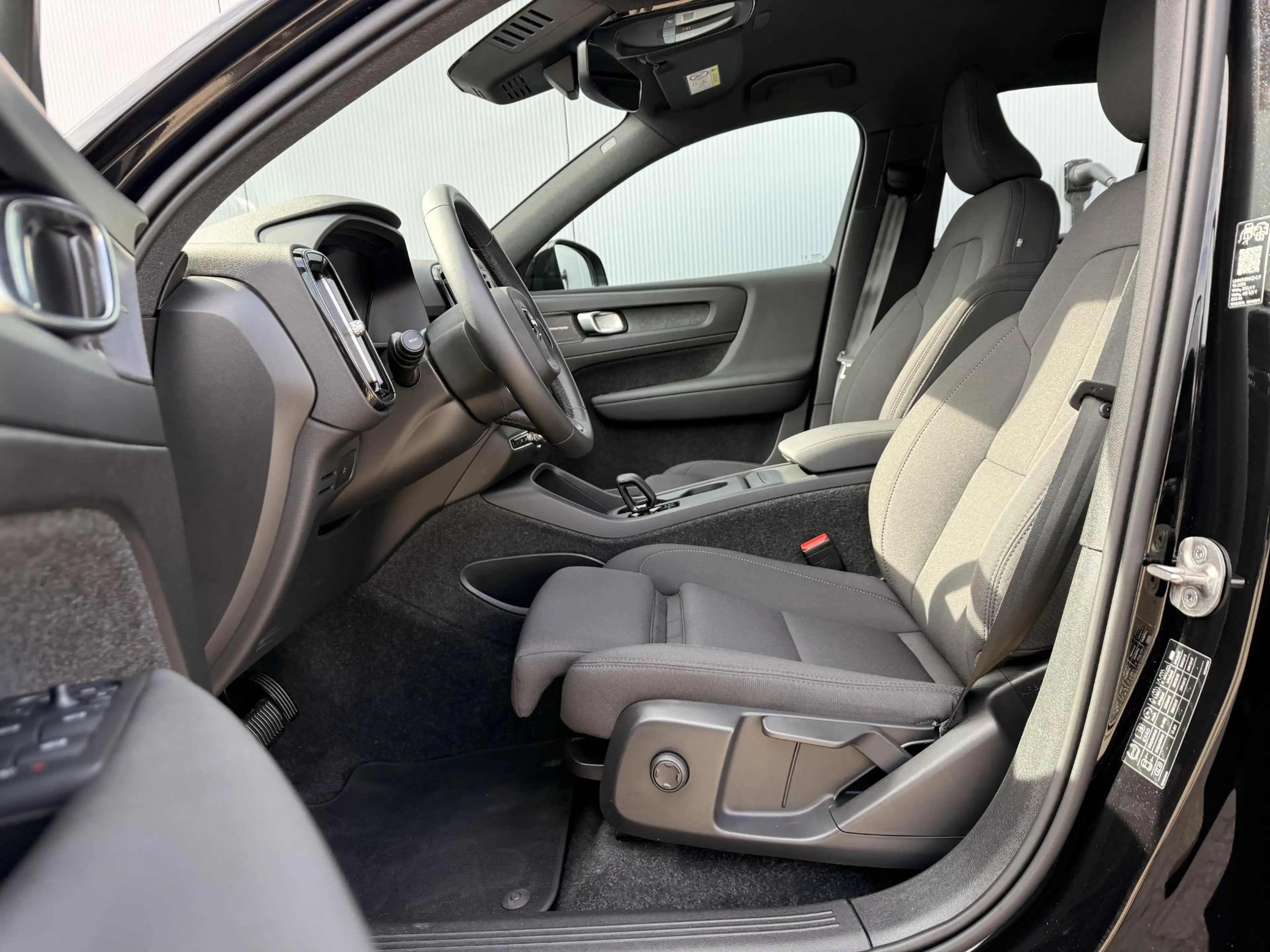 Volvo EX40 Single Motor Extended Range Plus 82 kWh | Trekhaak — photo 3