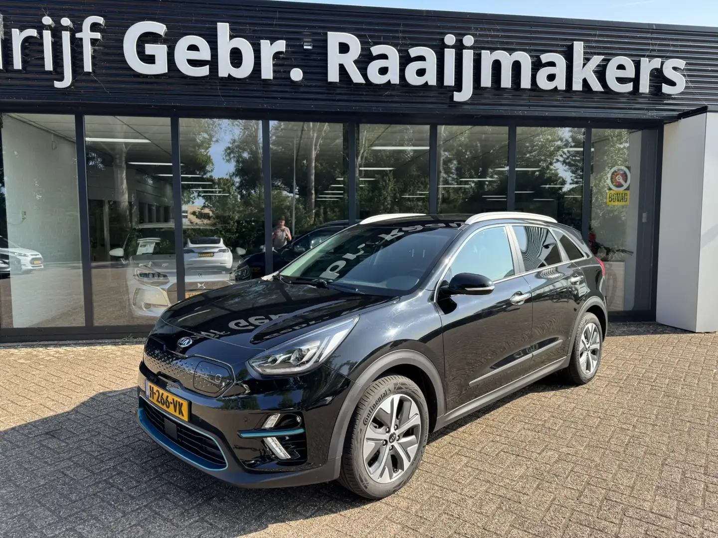 Kia e-Niro ExecutiveLine 64 kWh Zwart - 1