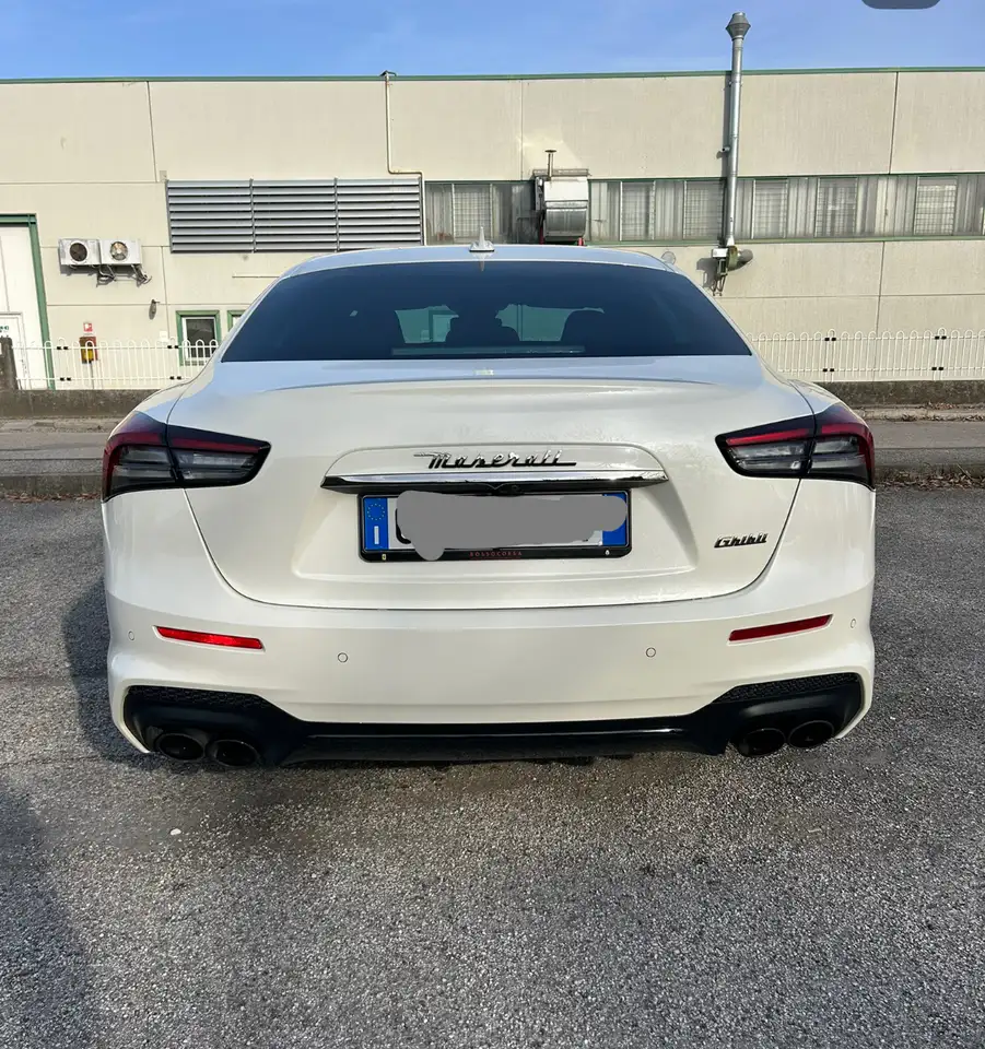 Maserati Ghibli 2021 — фото 11