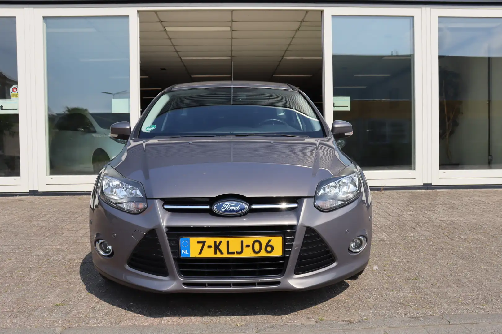 Ford Focus Wagon 1.6 TDCI Titanium, Cruise Control, Airco, PD Grijs - 2