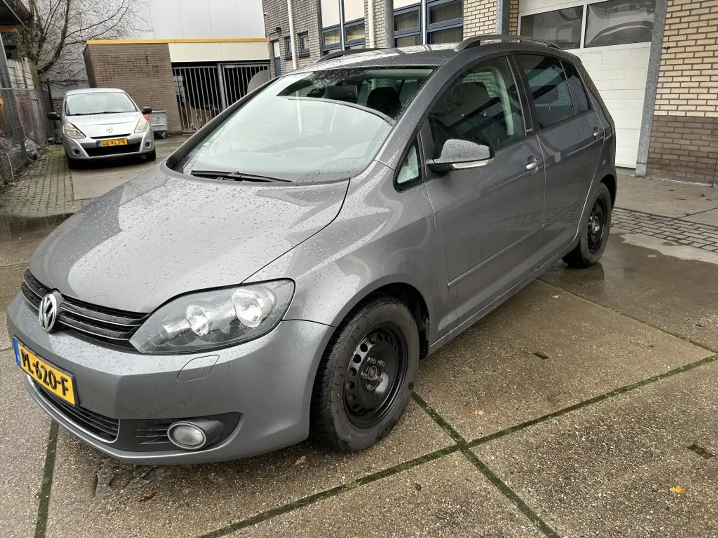 Volkswagen Golf Plus 1.6 TDI STYLE Grijs - 1