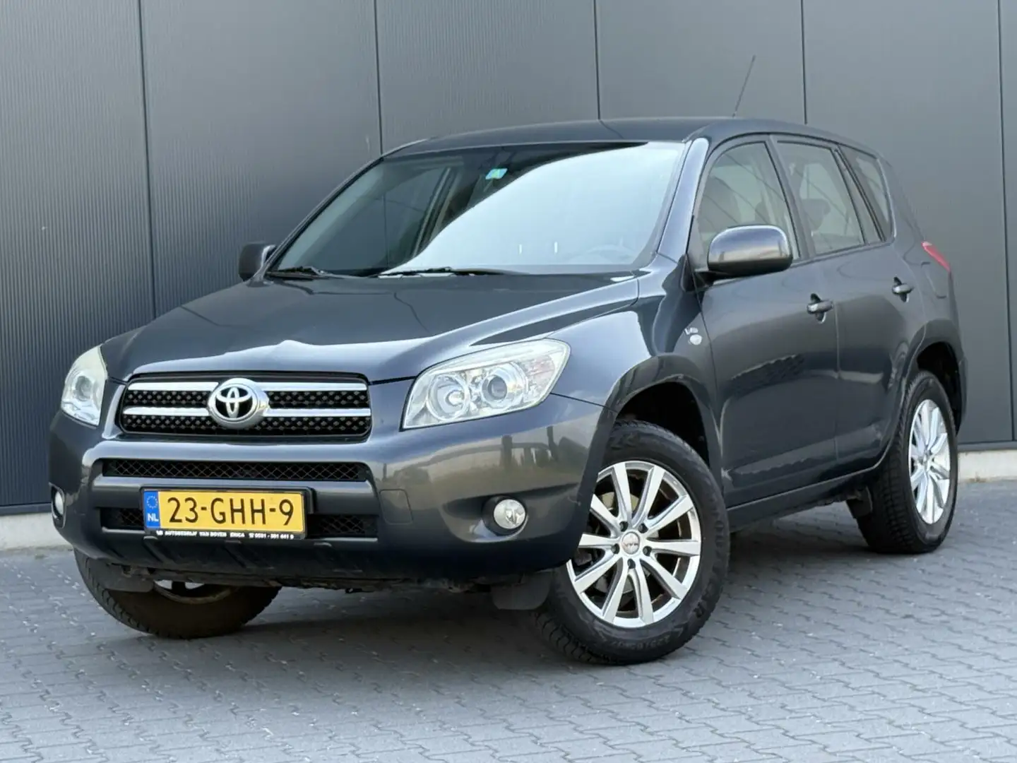 Toyota RAV 4 2.2 D4D Executive Leder - 4X4 - Navi - Trekhaak - Grijs - 1