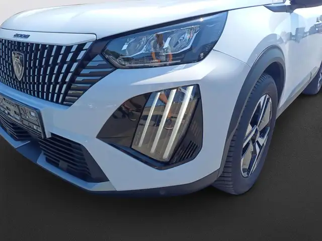 Peugeot 2008 view 9