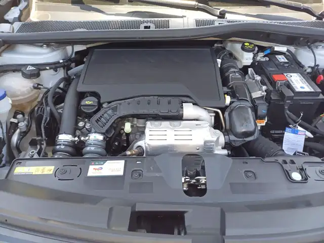 Peugeot 2008 view 5
