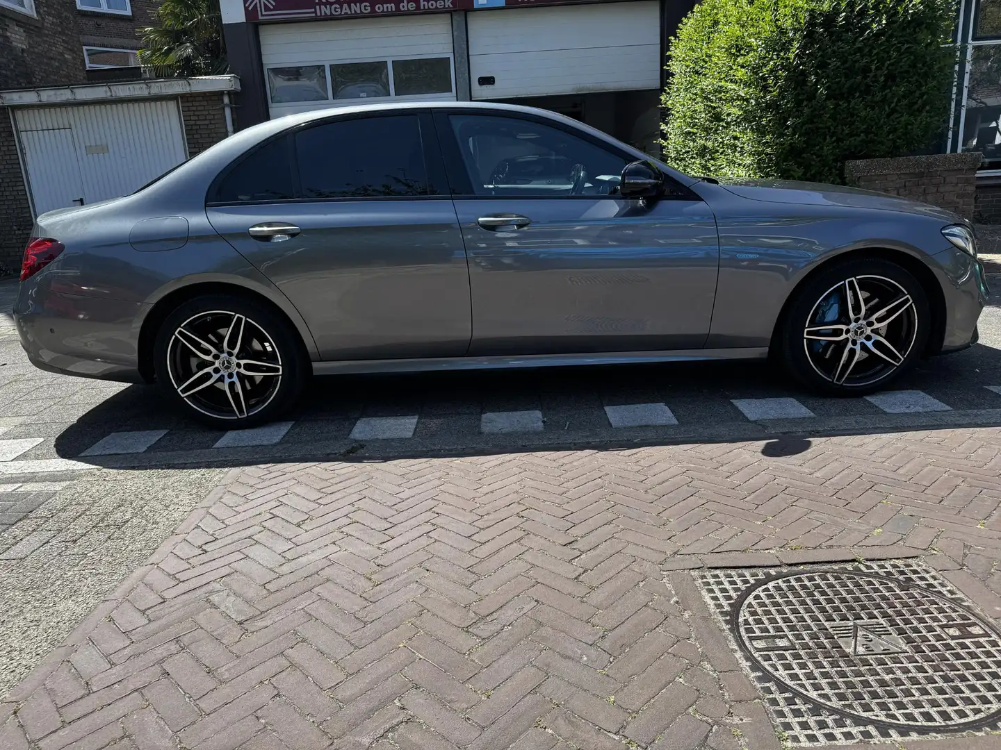Mercedes-Benz E 350 e Business Solution AMG Grijs - 2