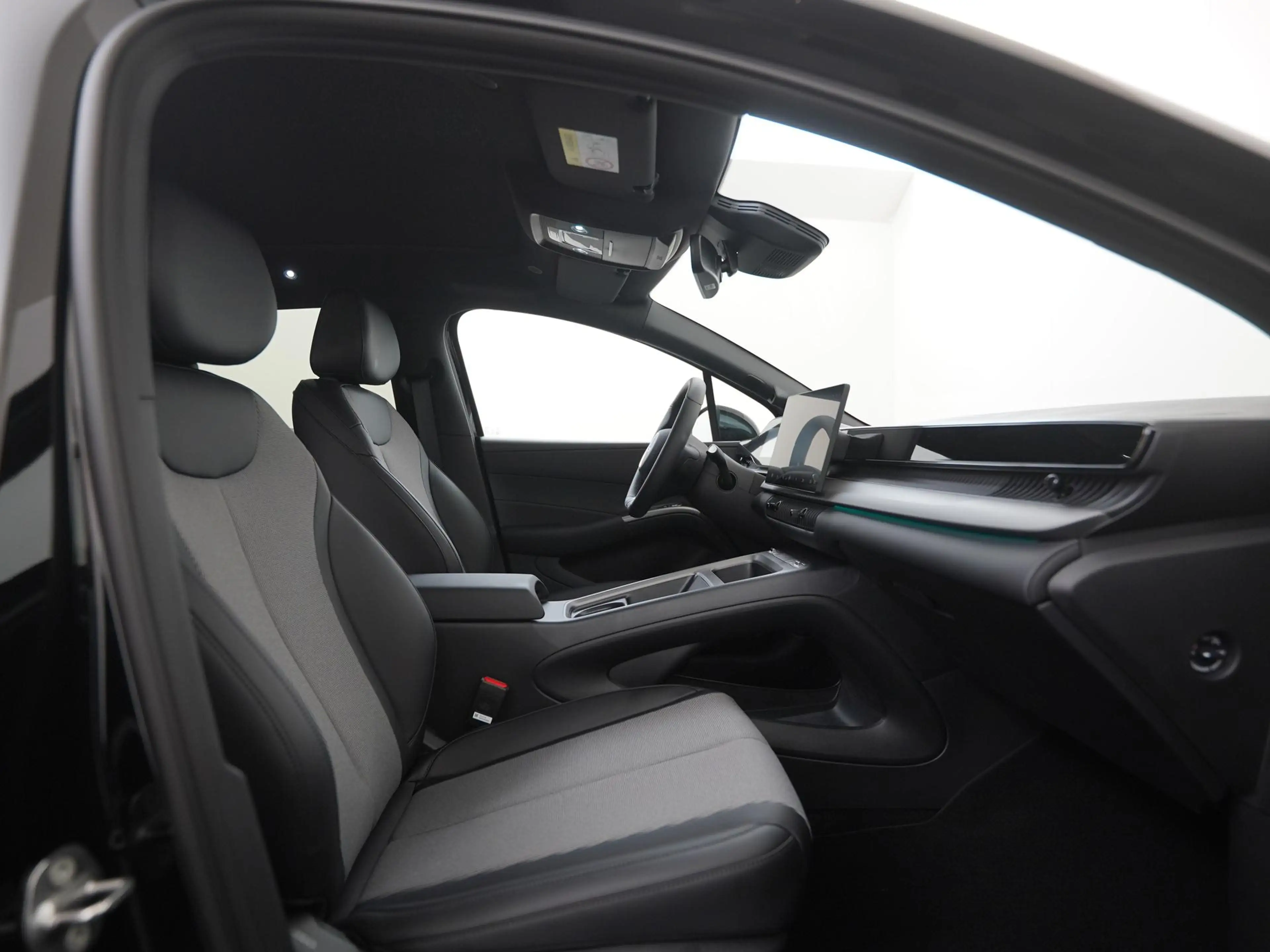 BYD Dolphin G 1.5L DM-i Comfort PHEV | Panoramadak | Head-Up | S — photo 3