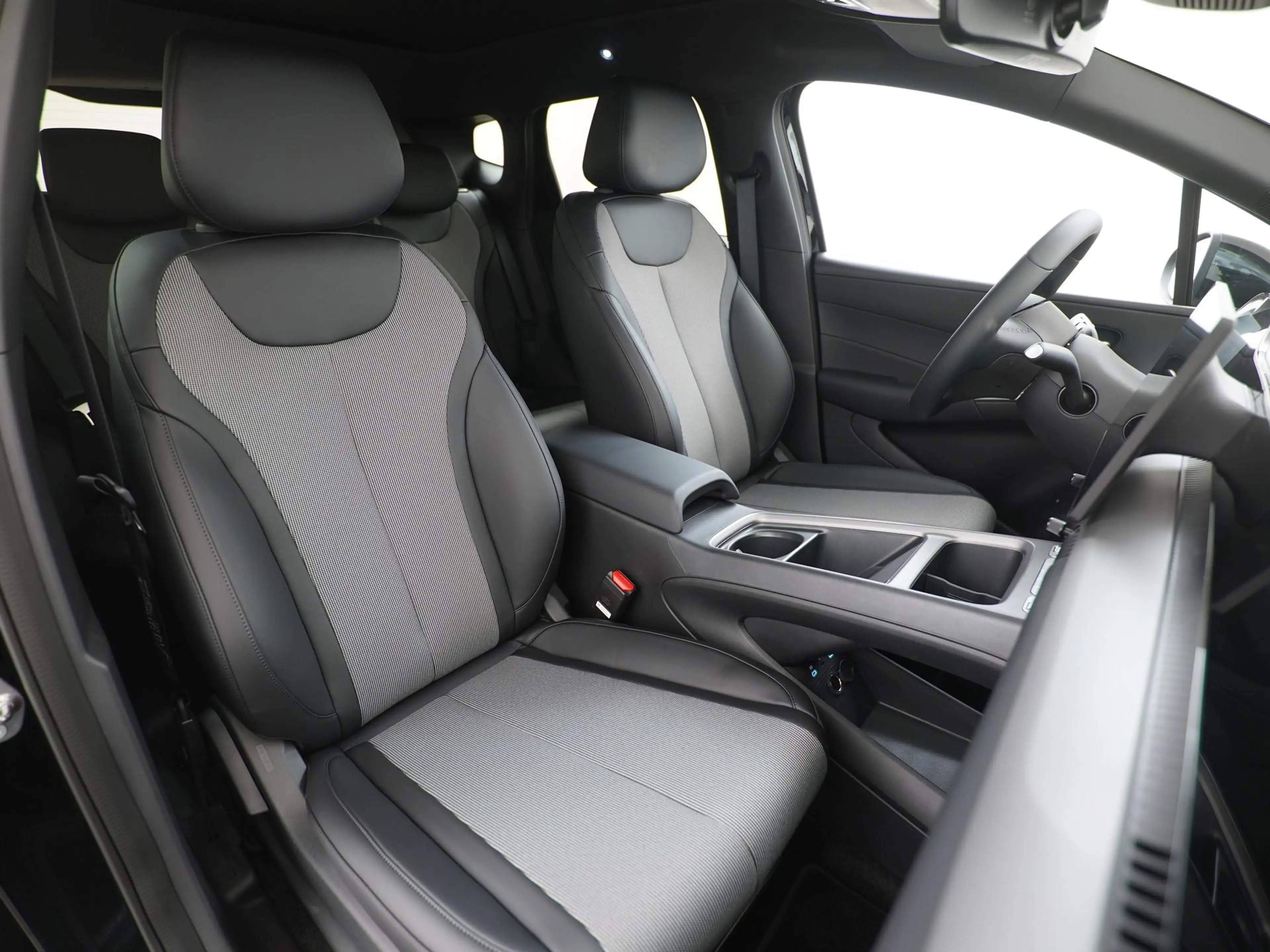BYD Dolphin G 1.5L DM-i Comfort PHEV | Panoramadak | Head-Up | S — photo 42