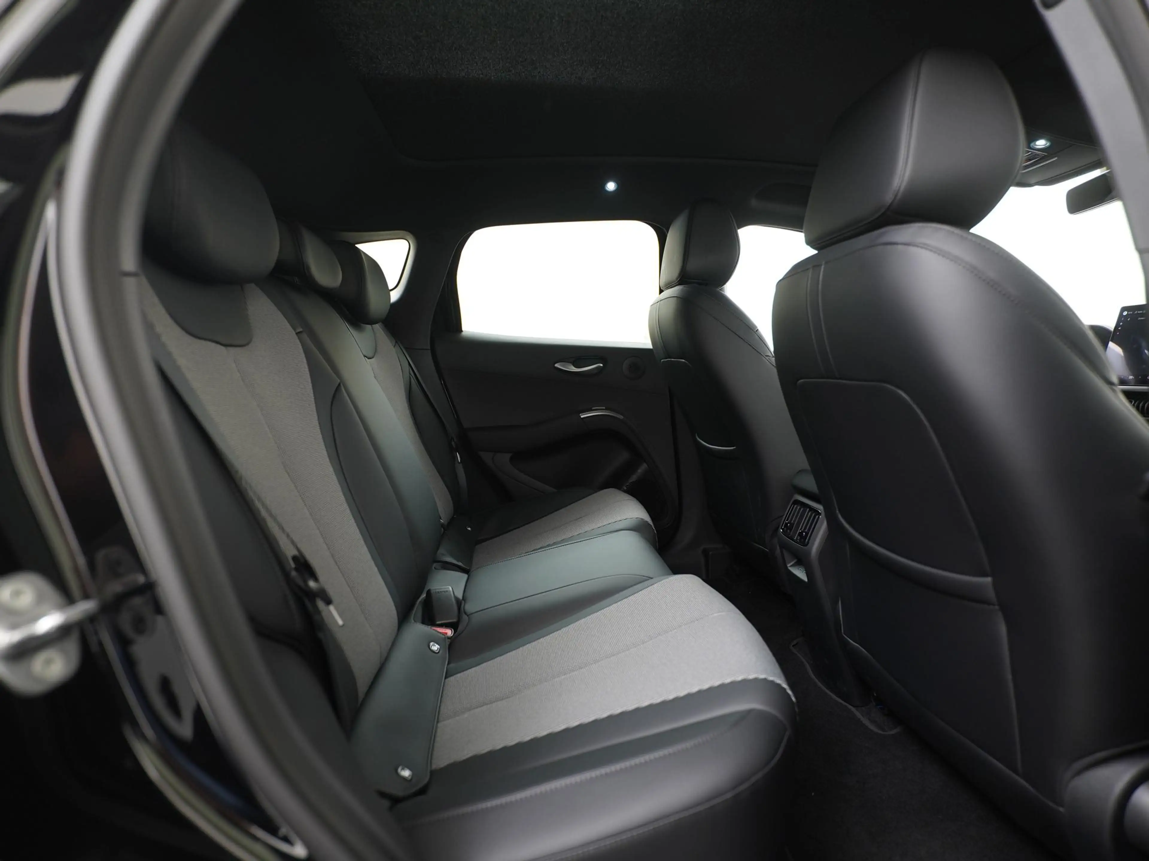 BYD Dolphin G 1.5L DM-i Comfort PHEV | Panoramadak | Head-Up | S — photo 40