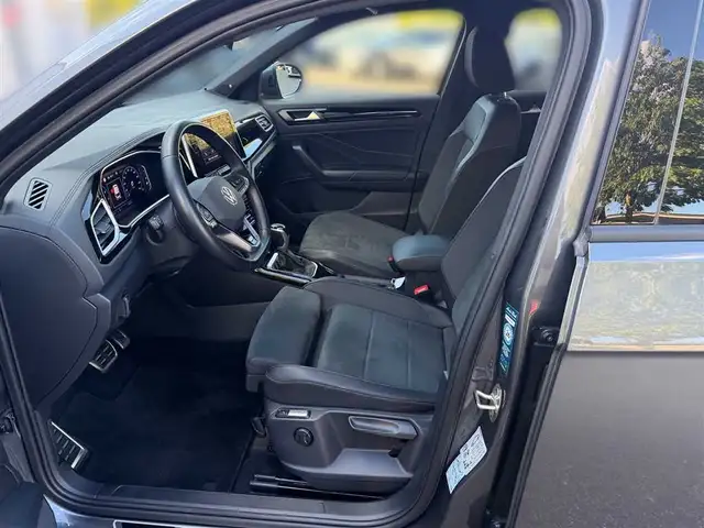 Volkswagen T-Roc view 8