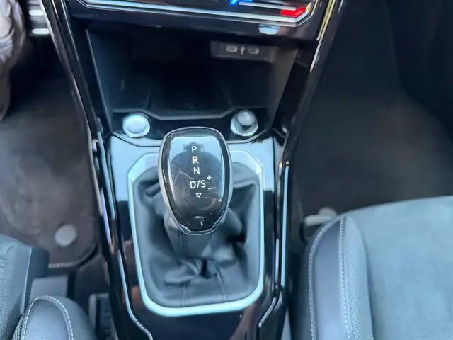 Volkswagen T-Roc view 13