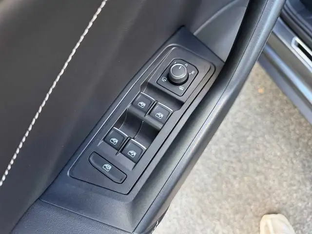 Volkswagen T-Roc view 14
