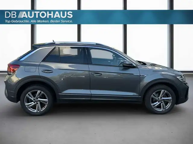 Volkswagen T-Roc view 3