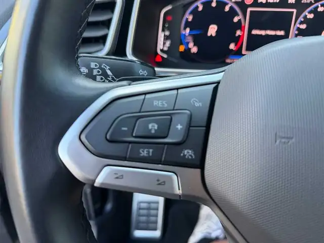 Volkswagen T-Roc view 12