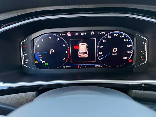 Volkswagen T-Roc view 9