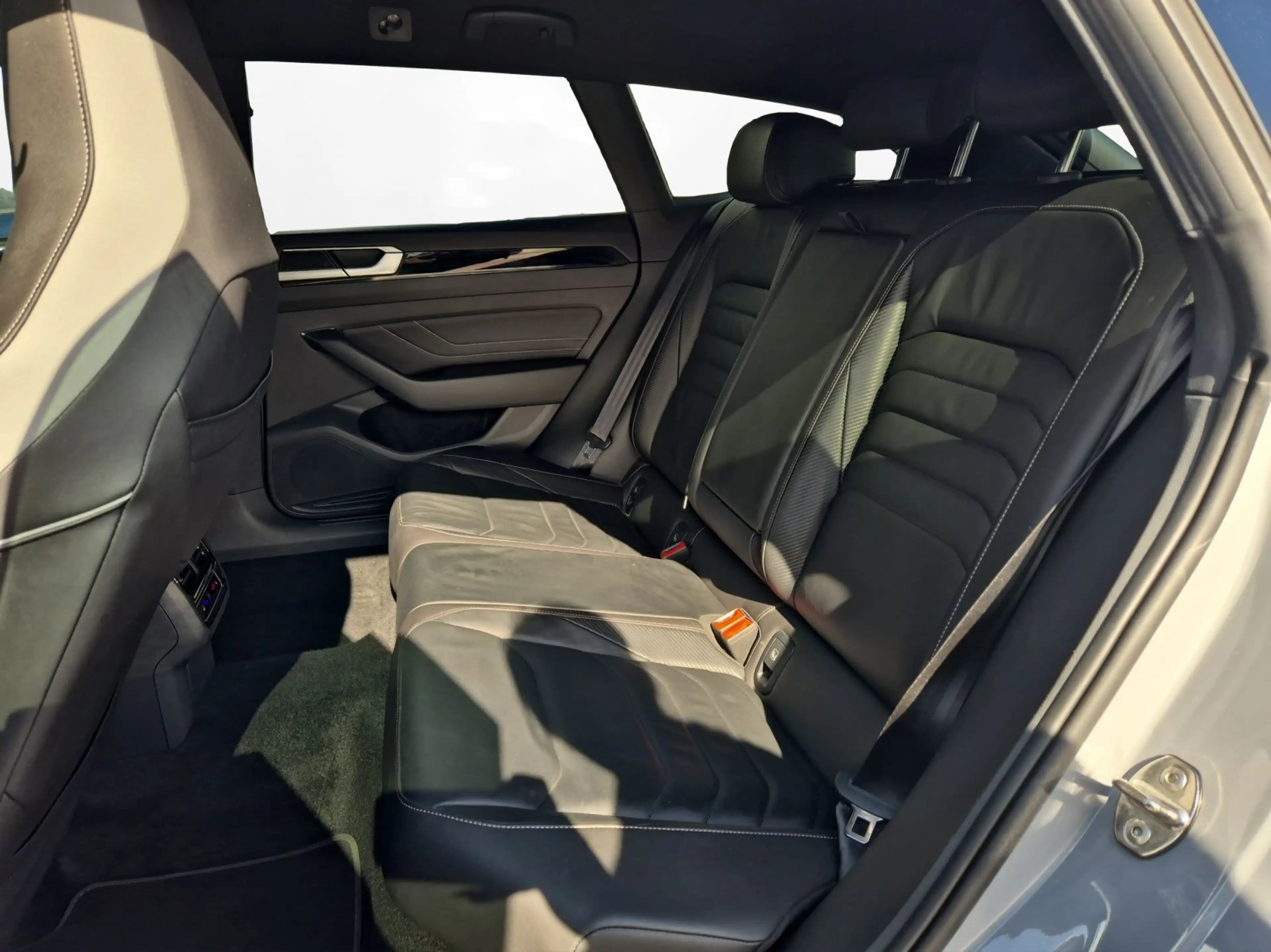Volkswagen Arteon Arteon Shootingbrake 2.0 TDI DSG R-Line 4Motion — photo 7