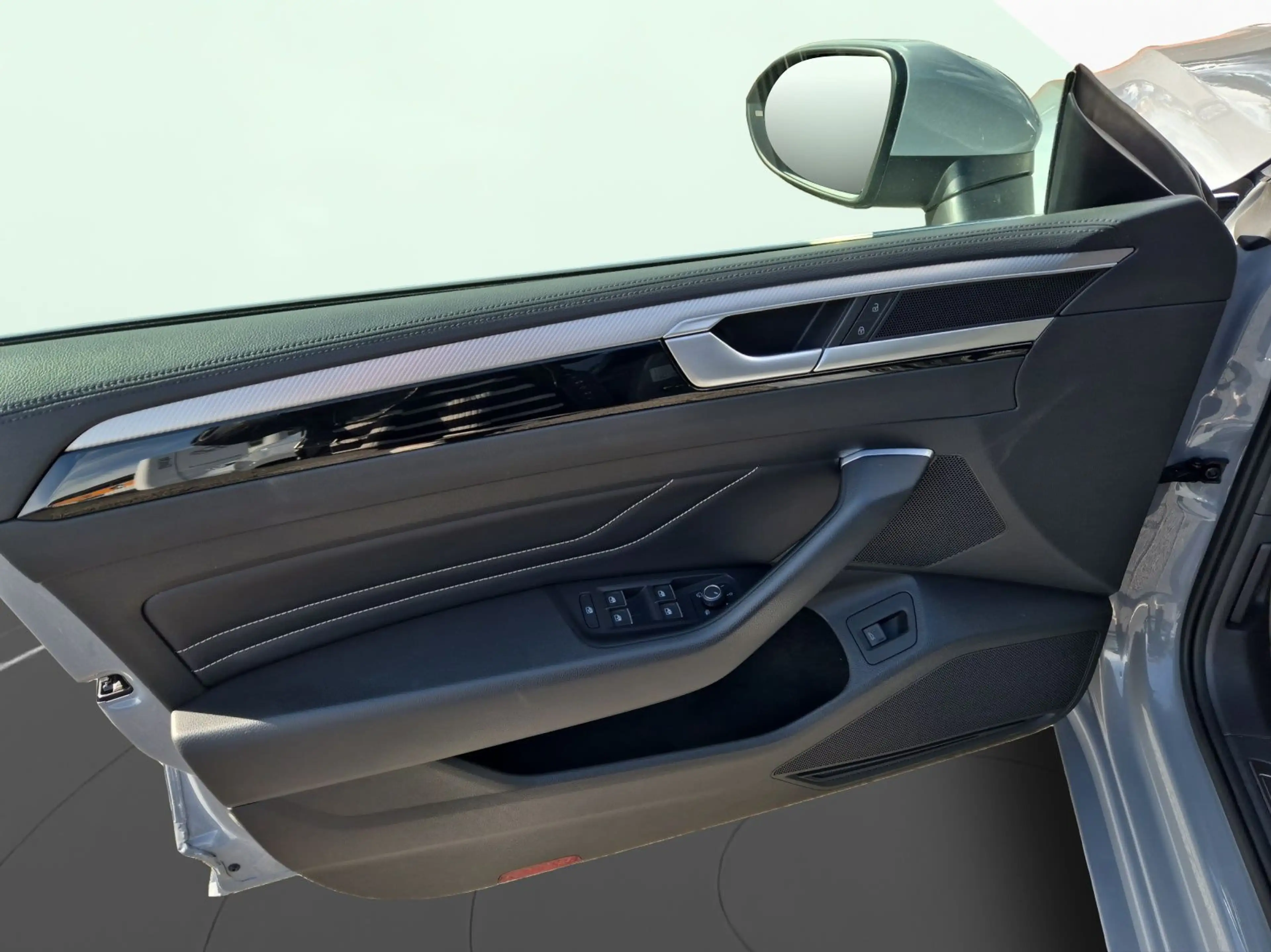 Volkswagen Arteon Arteon Shootingbrake 2.0 TDI DSG R-Line 4Motion — photo 11