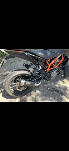 KTM 390 Duke - foto 3