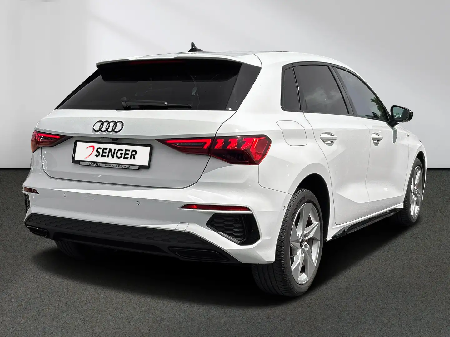Audi A3 45 TFSI e S line Matrix B&O HUD Weiß - 2