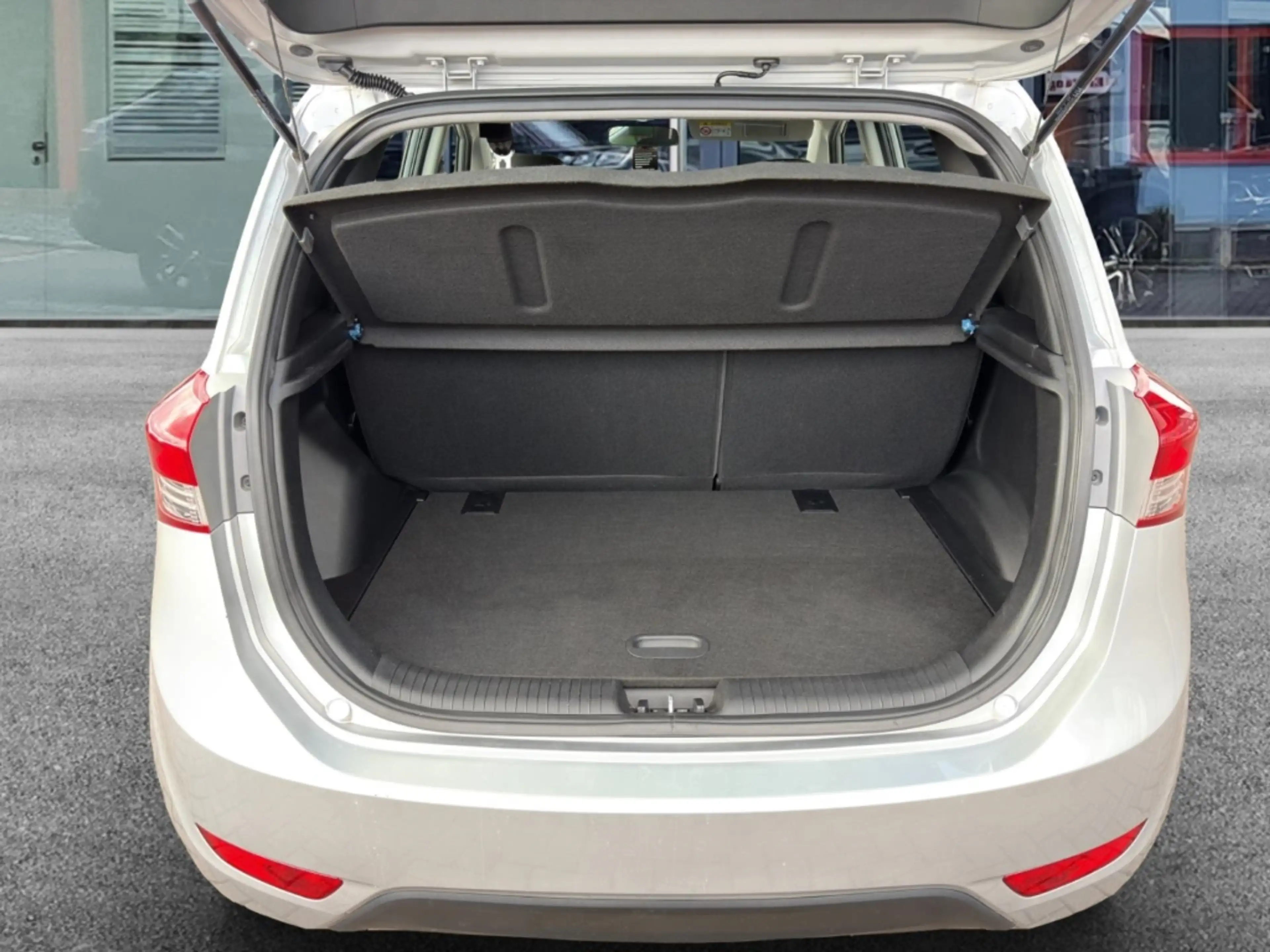 Hyundai iX20 Classic 1.6 °Allwetter°Klima° — photo 6