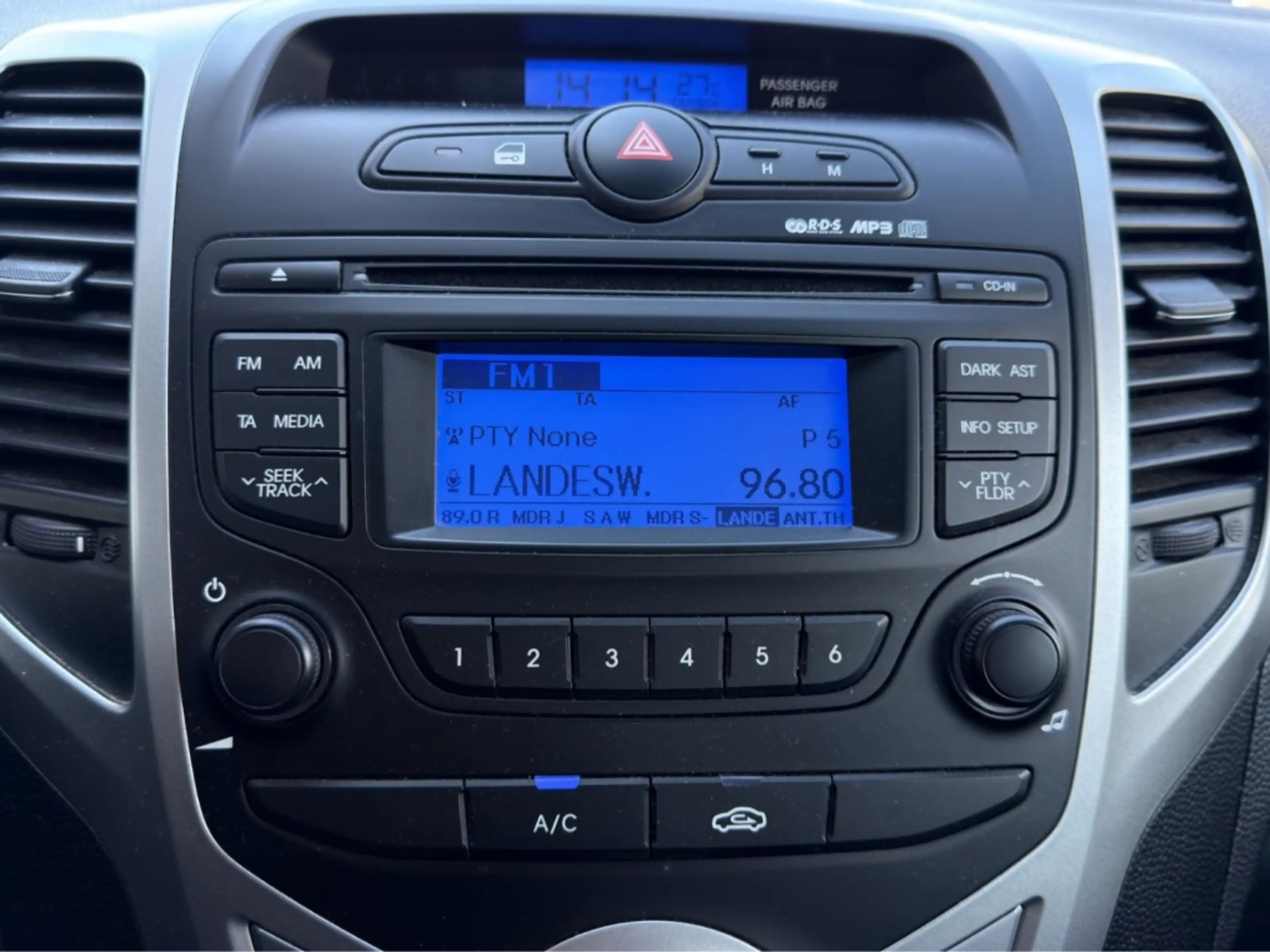Hyundai iX20 Classic 1.6 °Allwetter°Klima° — photo 12