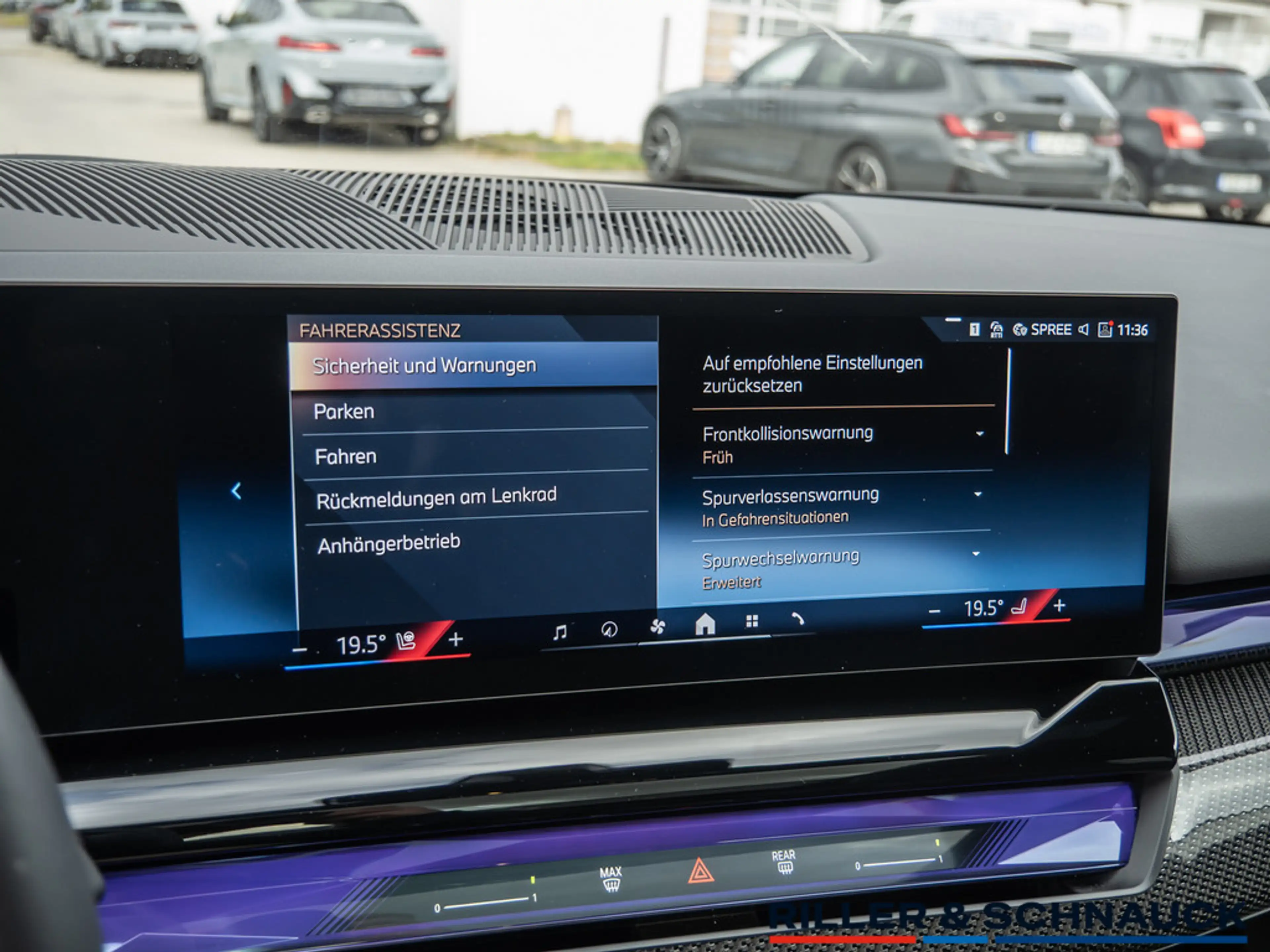BMW 540 d xDrive Touring — photo 13