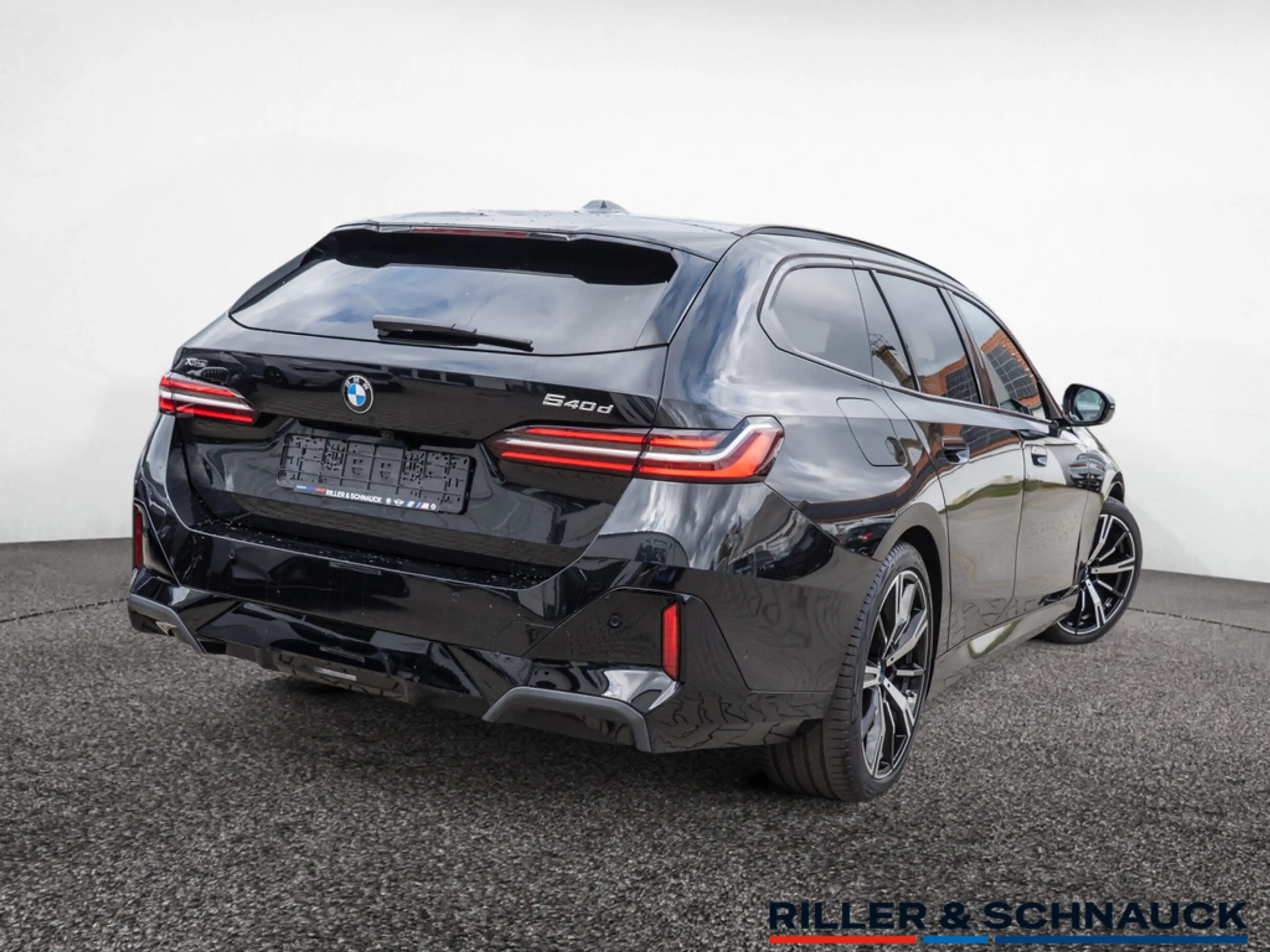 BMW 540 d xDrive Touring — photo 4