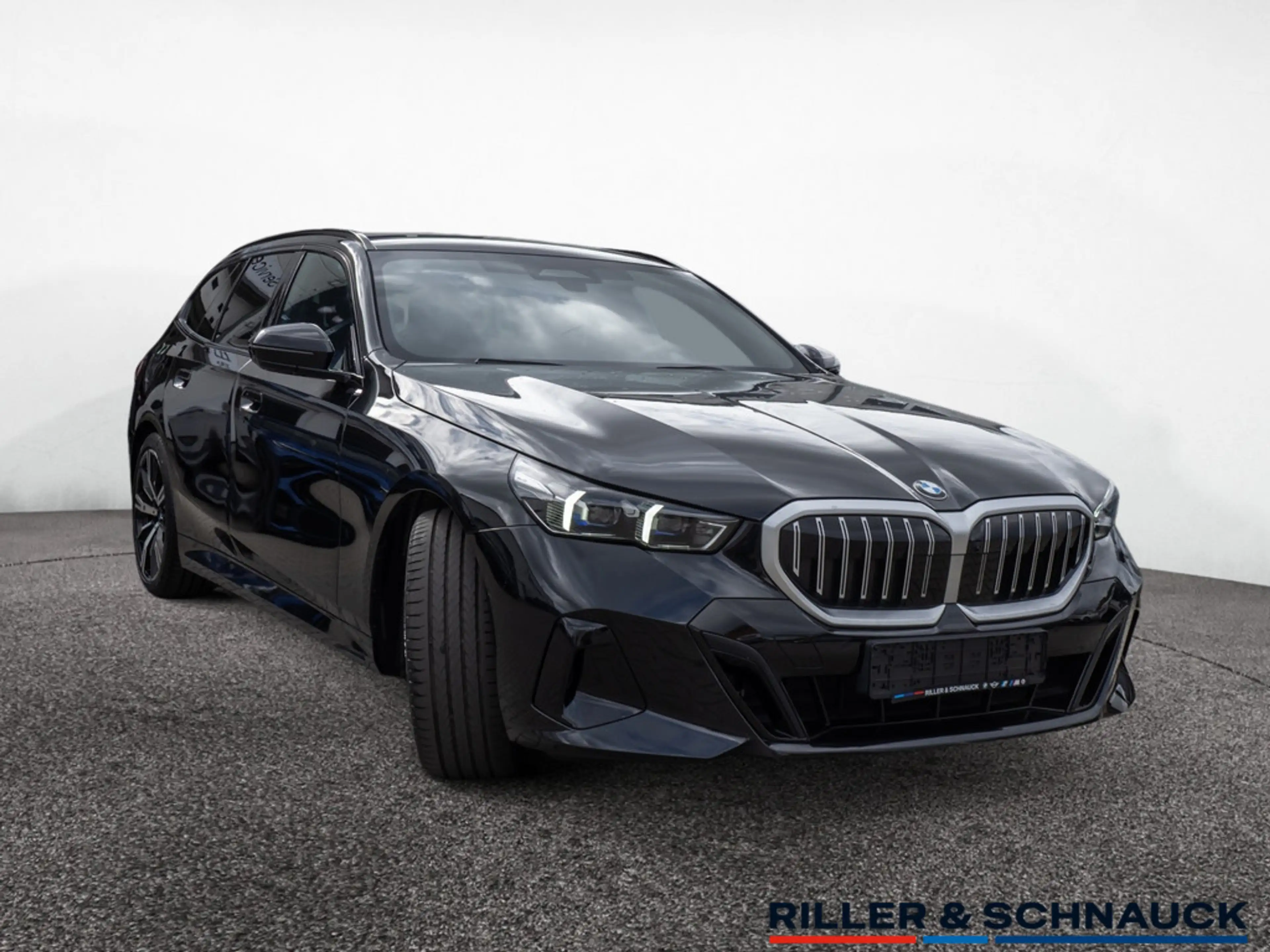 BMW 540 d xDrive Touring — photo 3