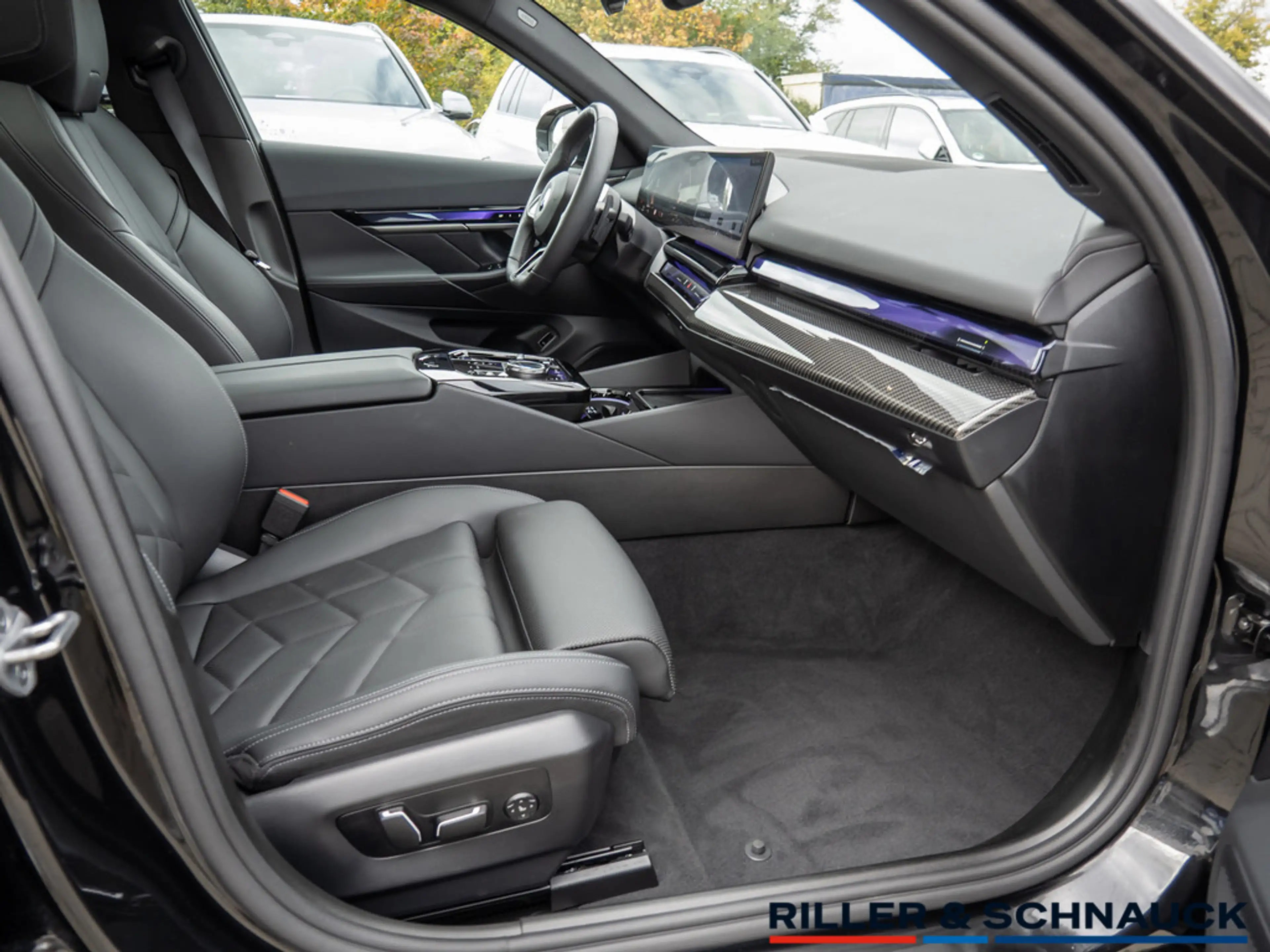 BMW 540 d xDrive Touring — photo 8