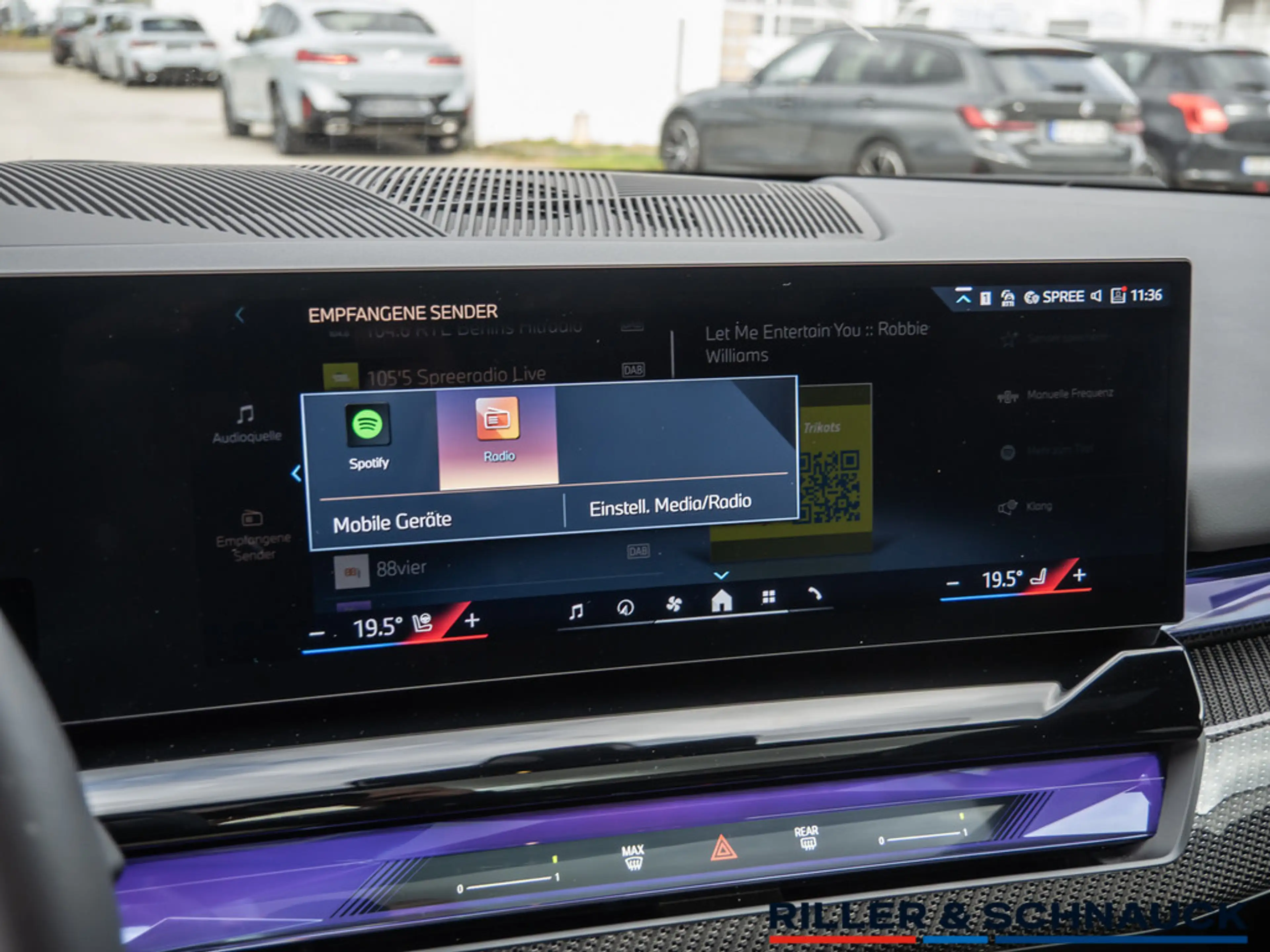 BMW 540 d xDrive Touring — photo 14