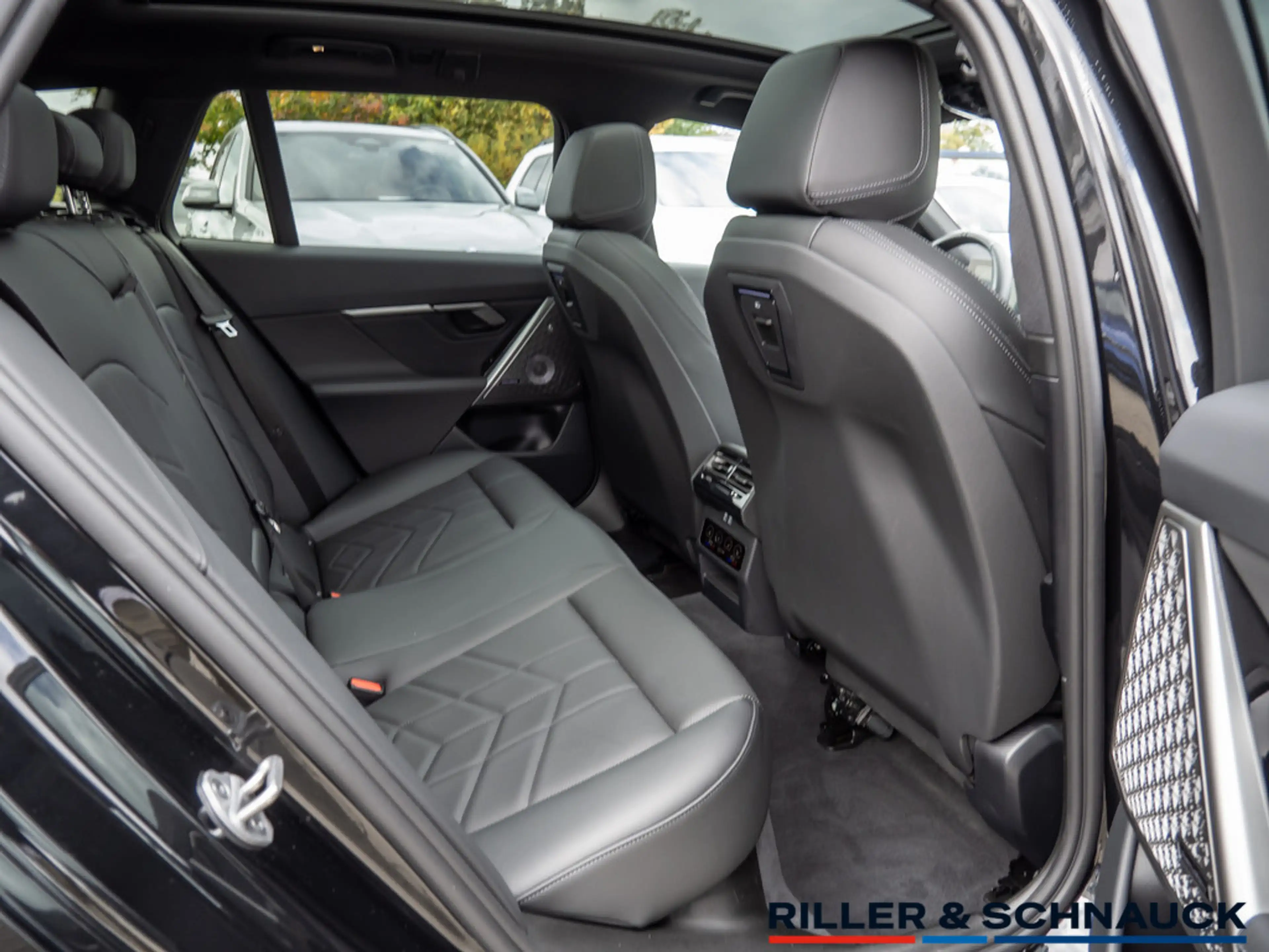 BMW 540 d xDrive Touring — photo 9