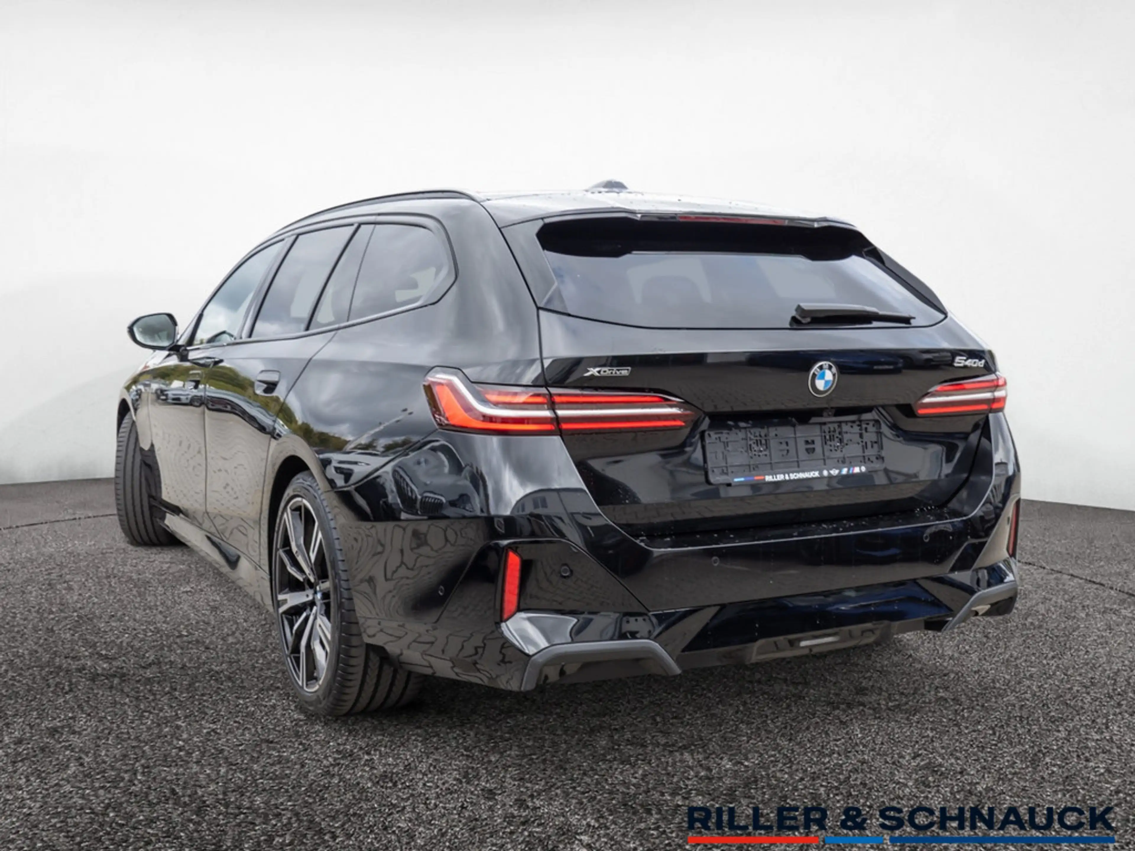 BMW 540 d xDrive Touring — photo 5