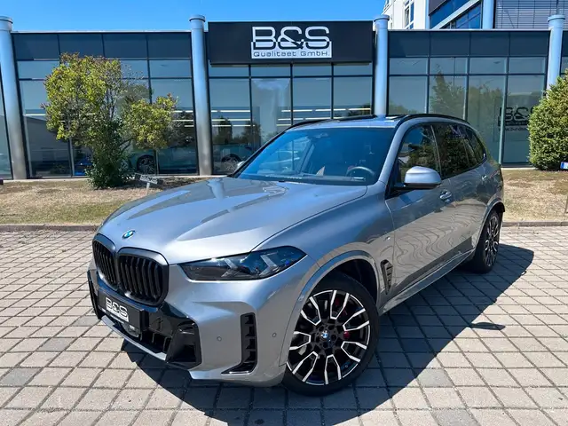BMW X5 view 2