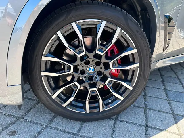 BMW X5 view 3